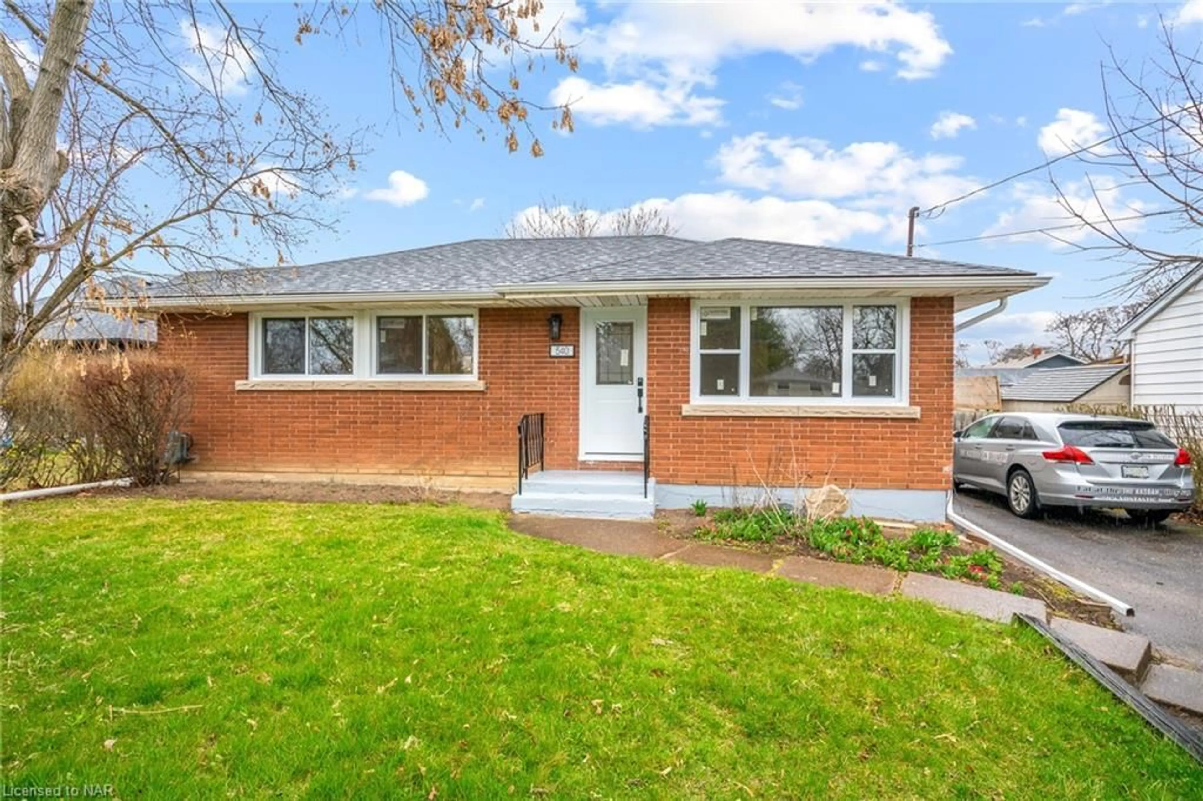 Home with brick exterior material for 540 Geneva St, St. Catharines Ontario L2N 2H9