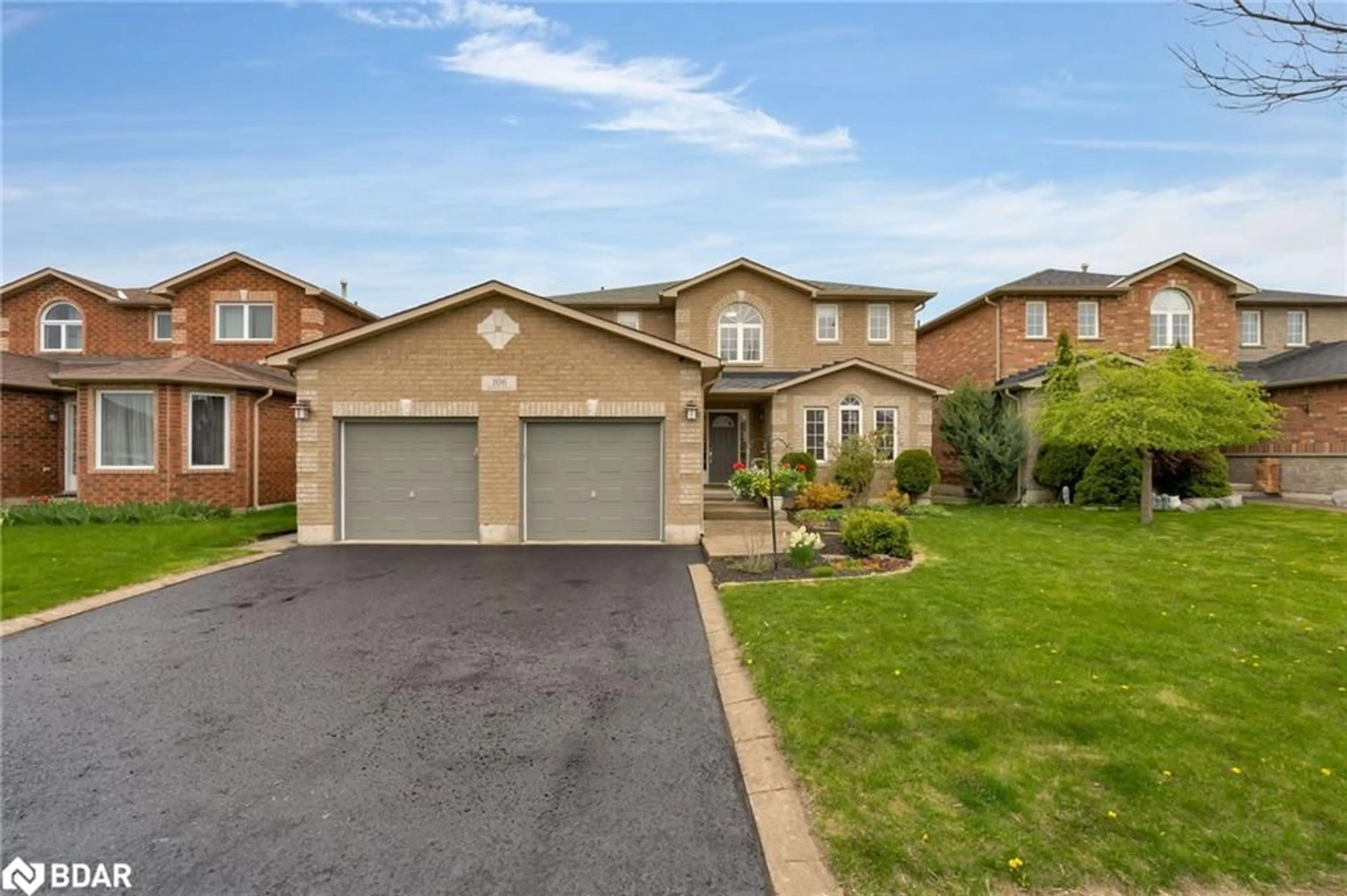 Frontside or backside of a home for 106 Bourbon Cir, Barrie Ontario L4M 7J7
