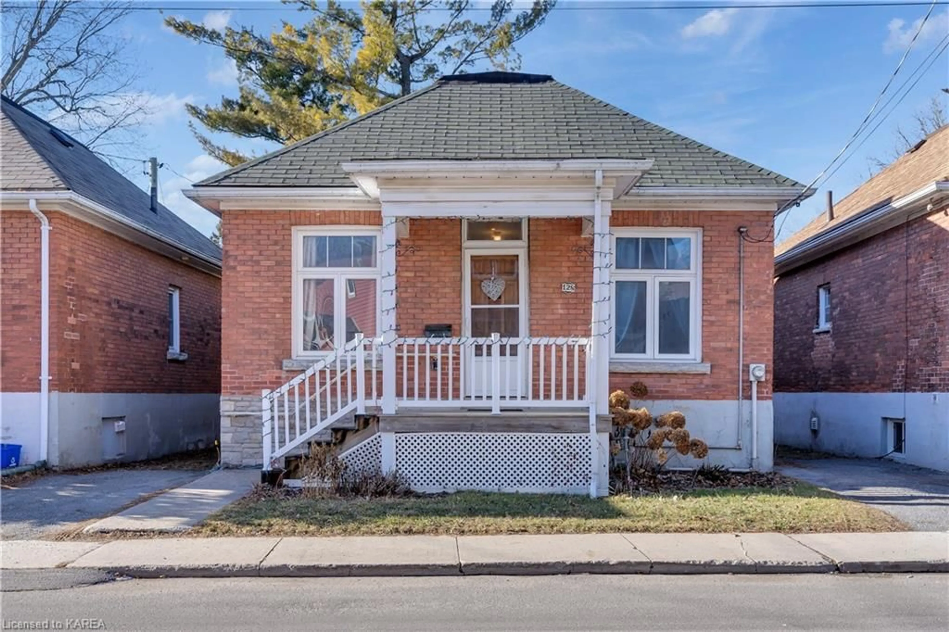 Home with brick exterior material for 128 Chatham St, Kingston Ontario K7K 4H4