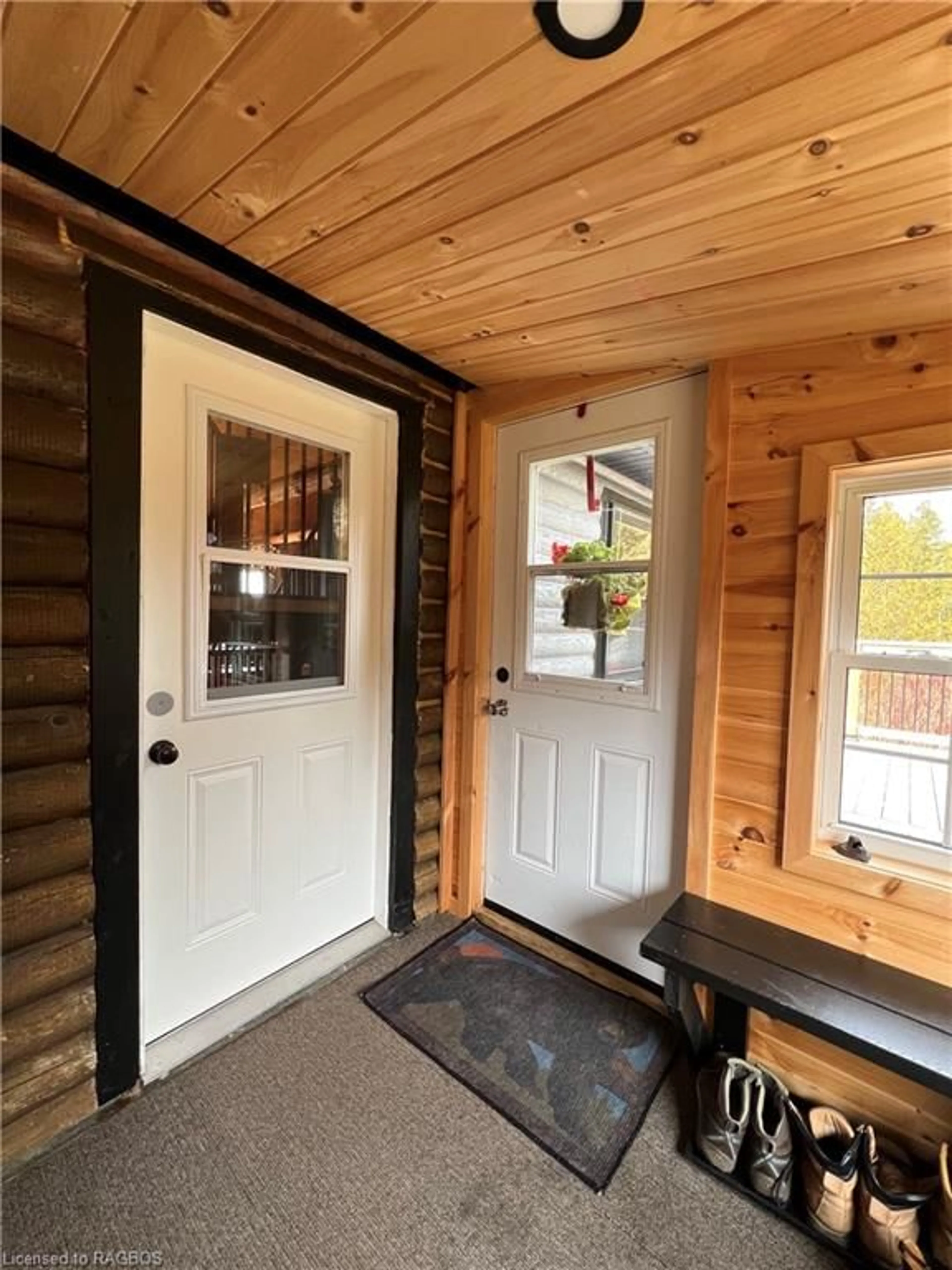 Indoor entryway for 97 Ray Dr, Tobermory Ontario N0H 2R0