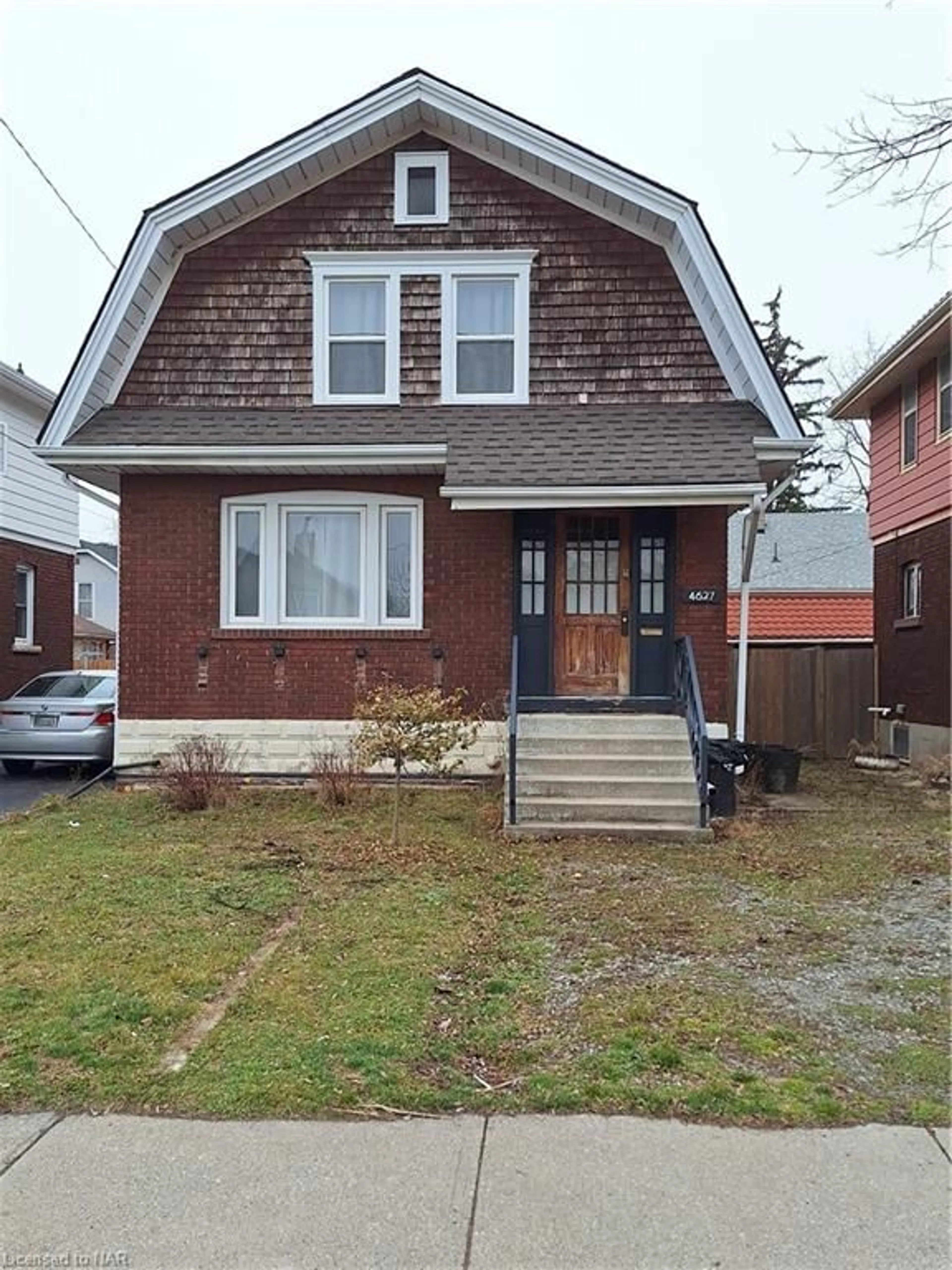 Frontside or backside of a home for 4627 Simcoe St, Niagara Falls Ontario L2E 1V4