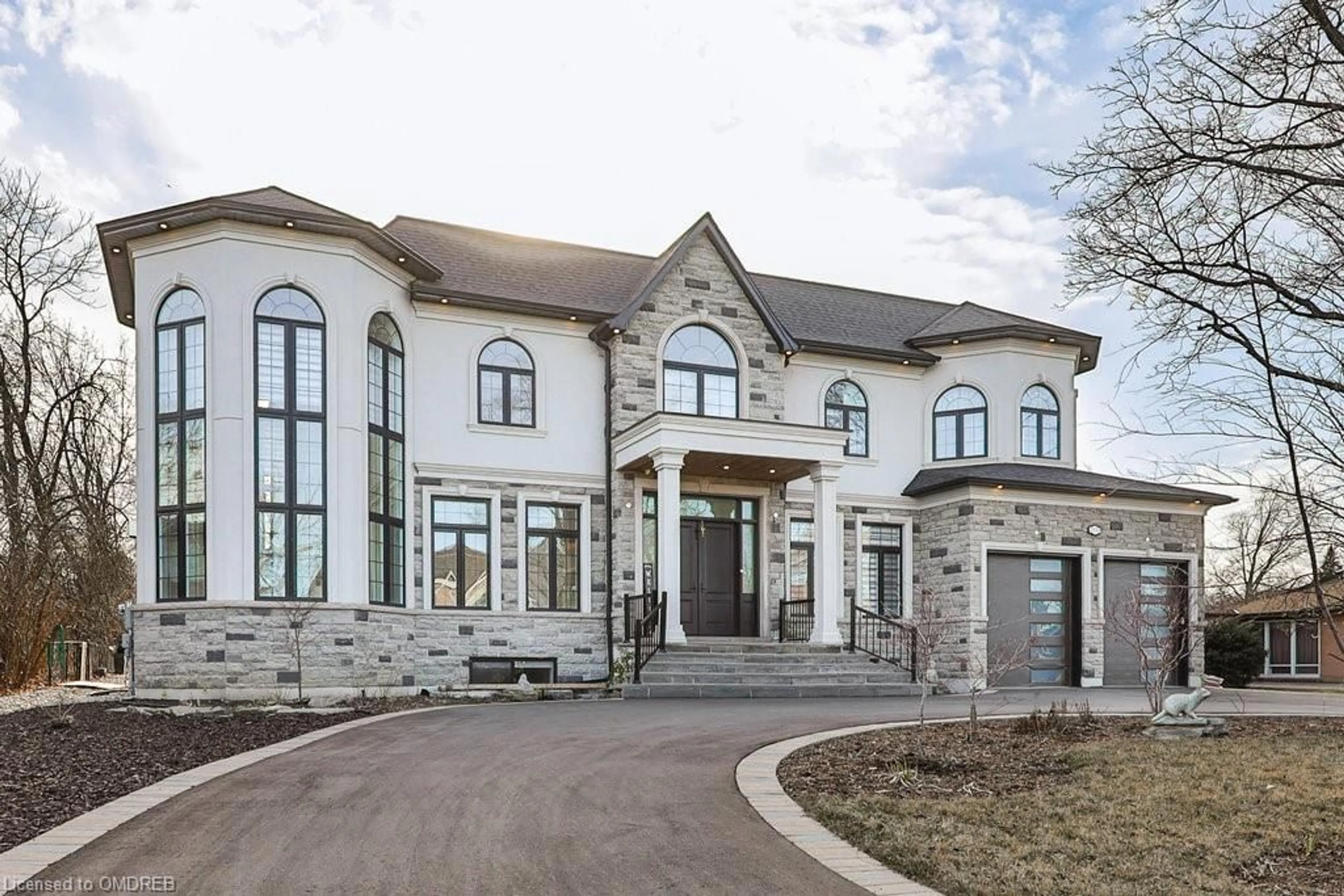 Outside view for 2554 Liruma Rd, Mississauga Ontario L5K 1Y6