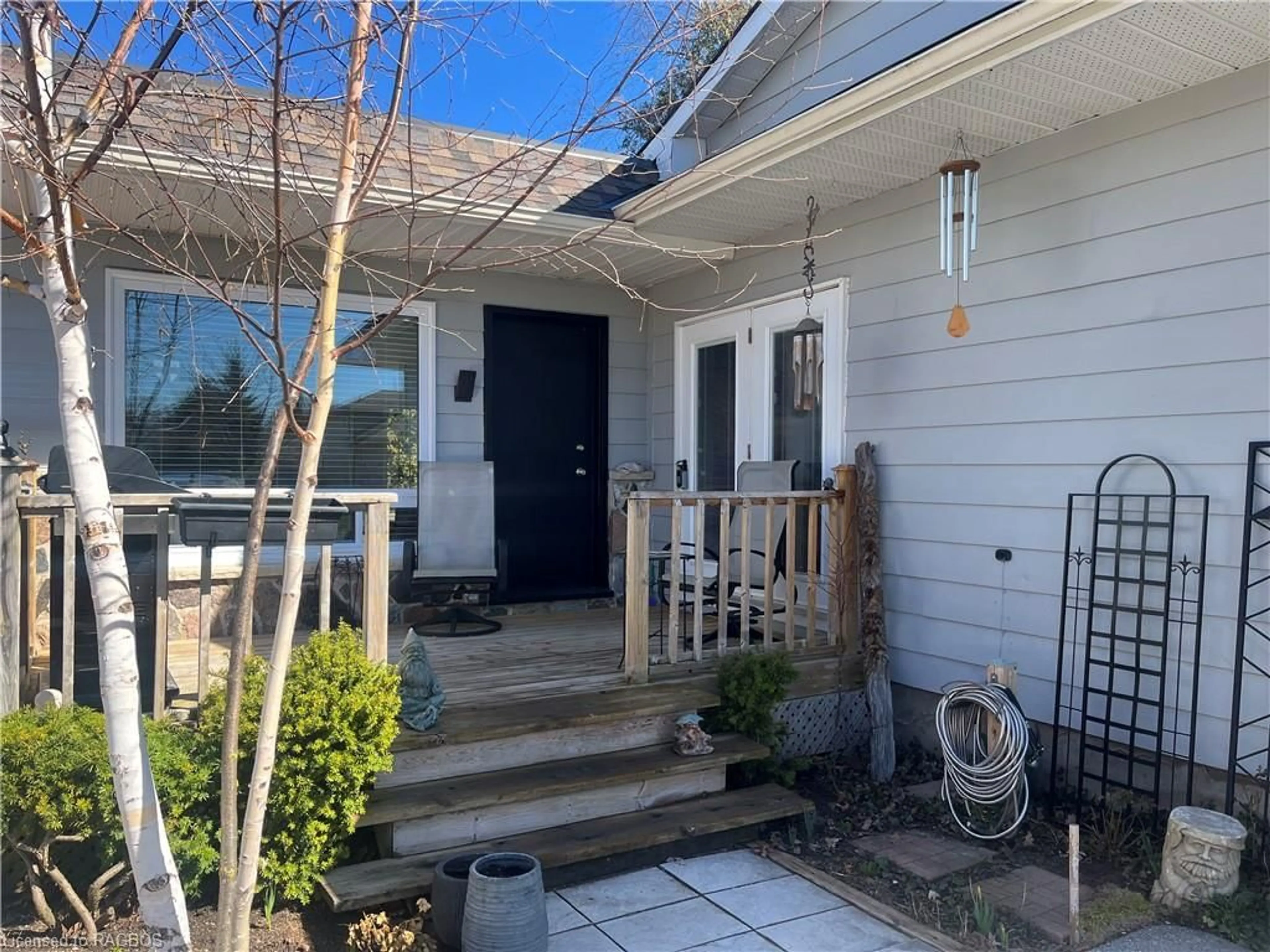 Indoor entryway for 320 Beattie St, Owen Sound Ontario N4K 6K3