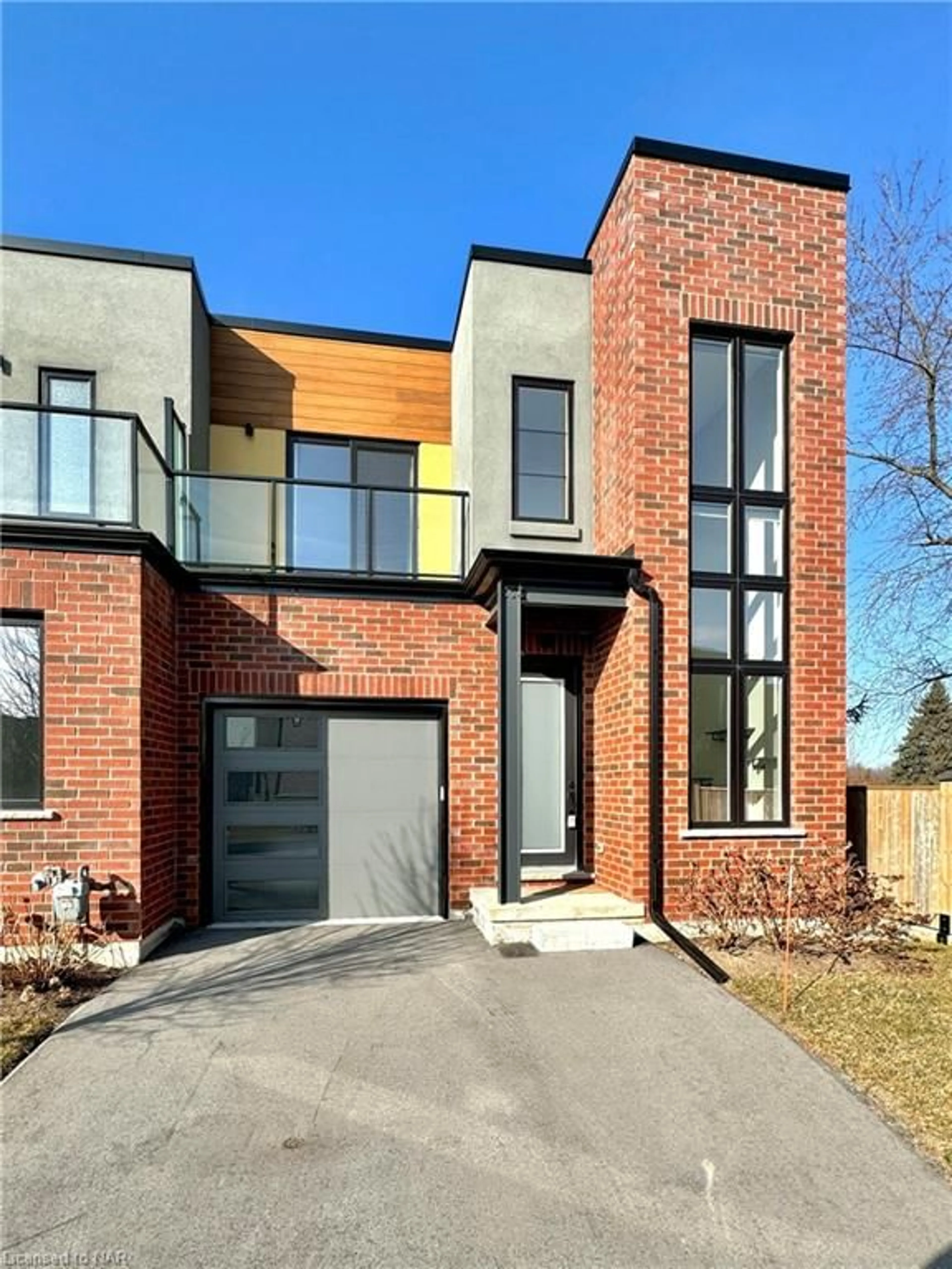 Home with brick exterior material for 1465 Station St #13, Fonthill Ontario L0S 1E0