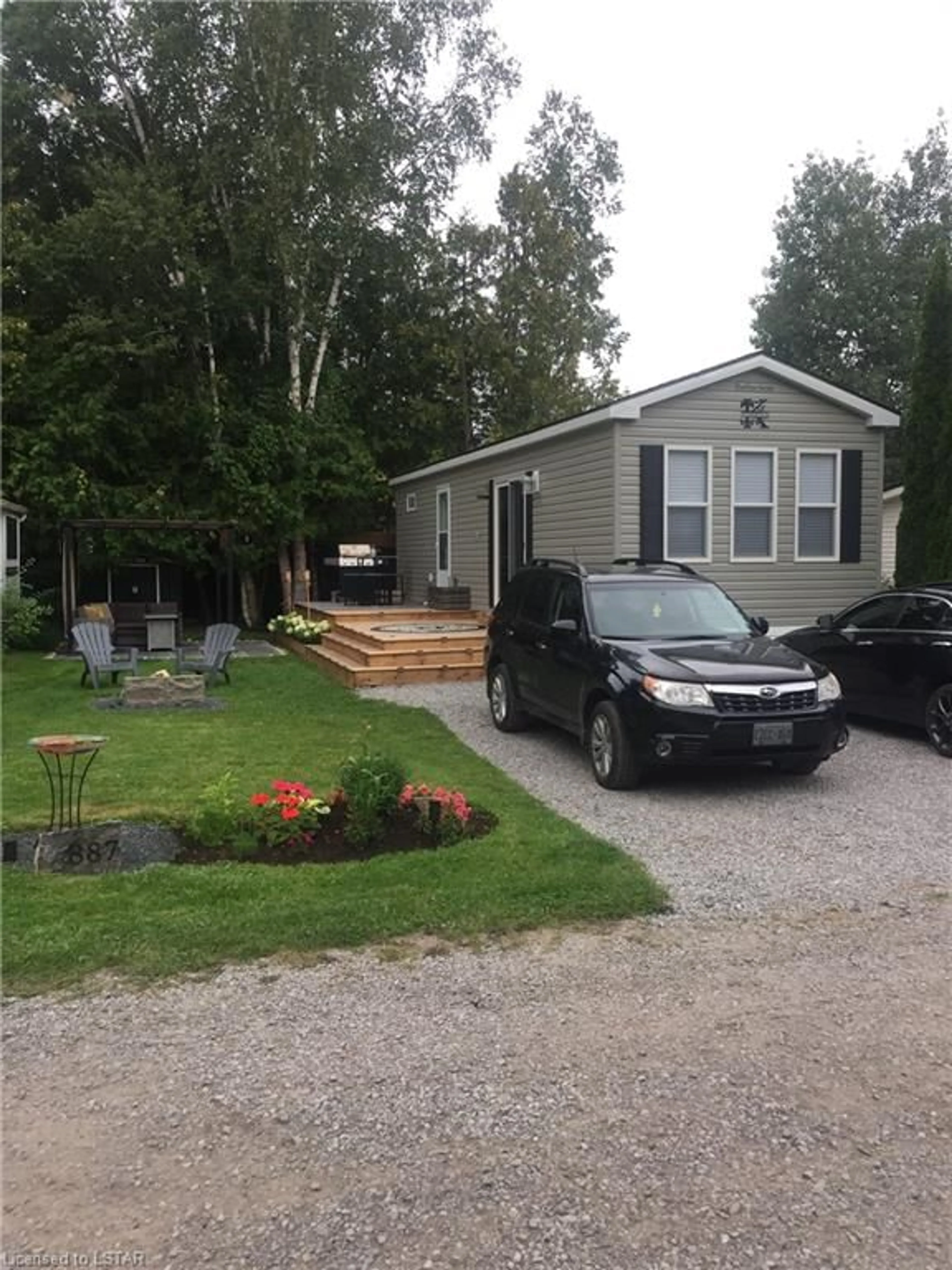 A pic from exterior of the house or condo for 225 Platten Blvd #887, Port Perry Ontario L9L 1B4