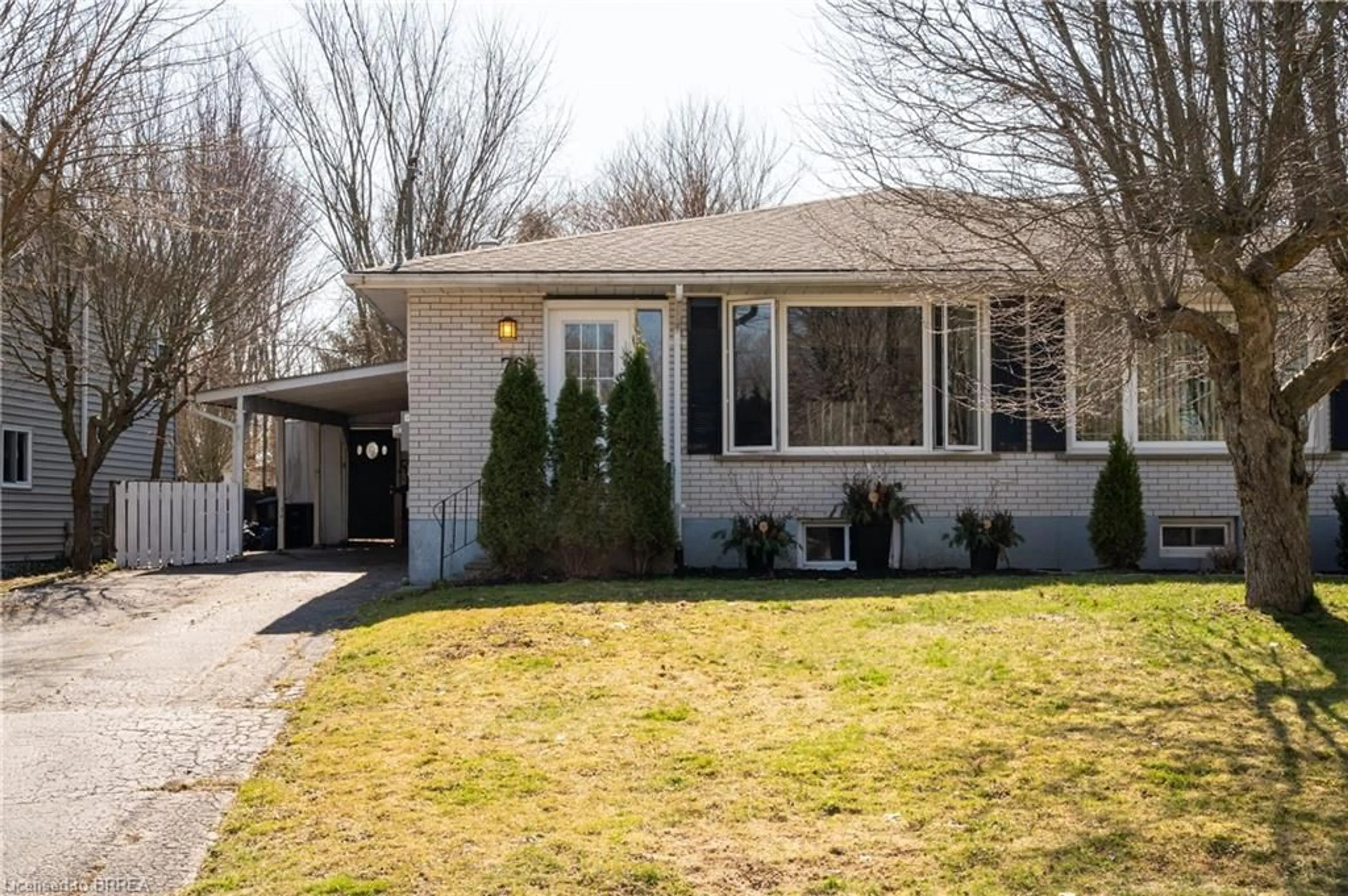 Frontside or backside of a home for 76 Parker Dr, Simcoe Ontario N3Y 1A4