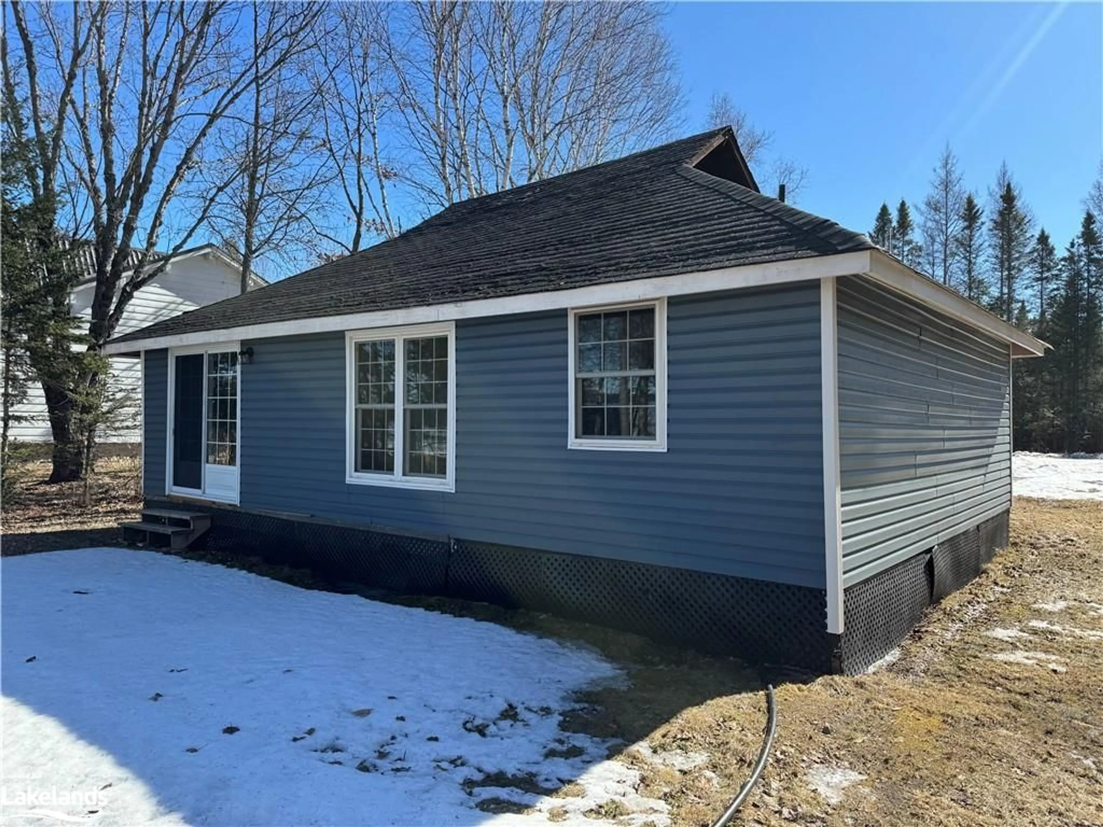 Frontside or backside of a home for 382 Crescent Rd, Sundridge Ontario P0A 1Z0