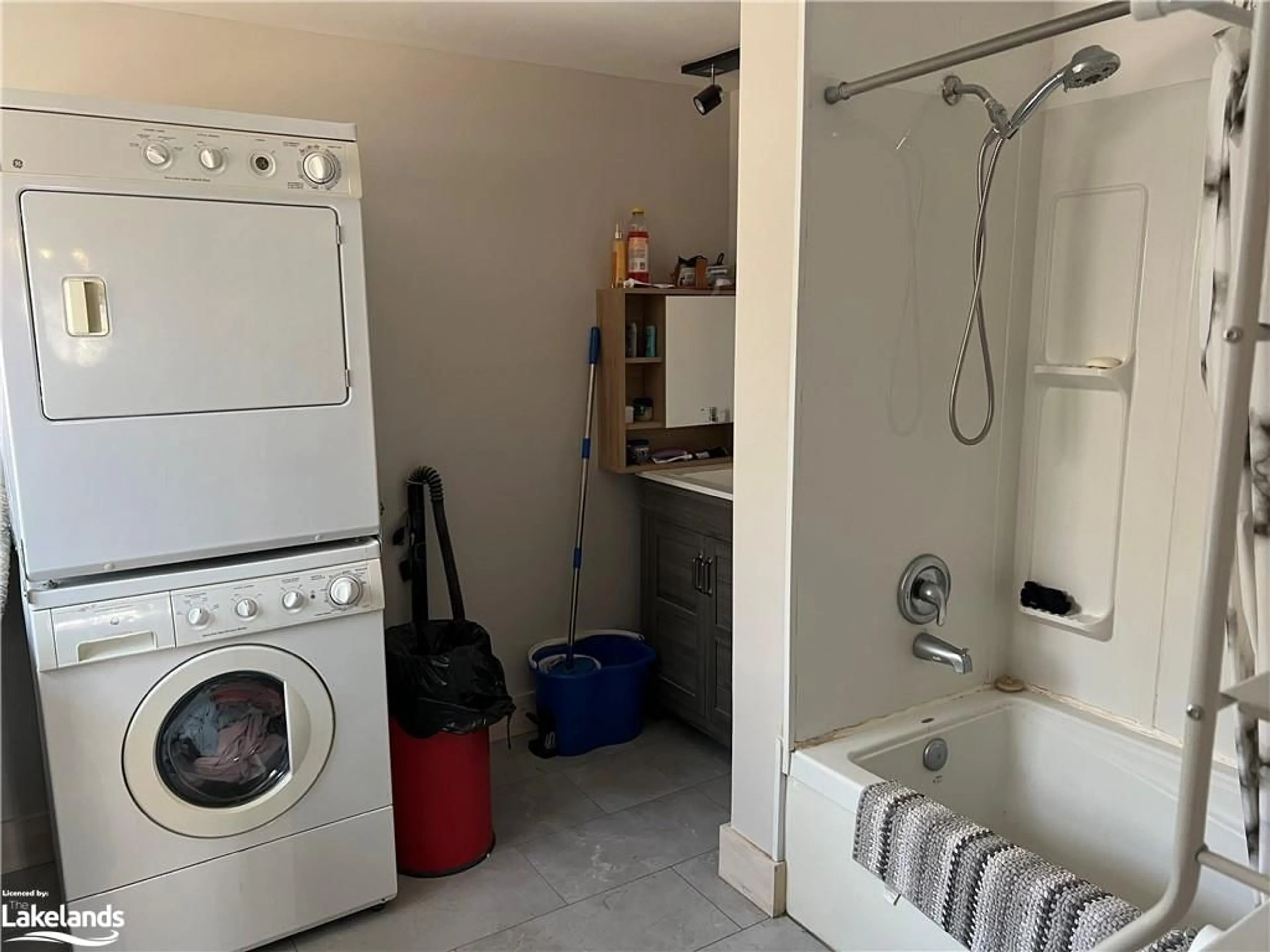 Laundry room for 25 Macfarlane St, Parry Sound Ontario P2A 2N3