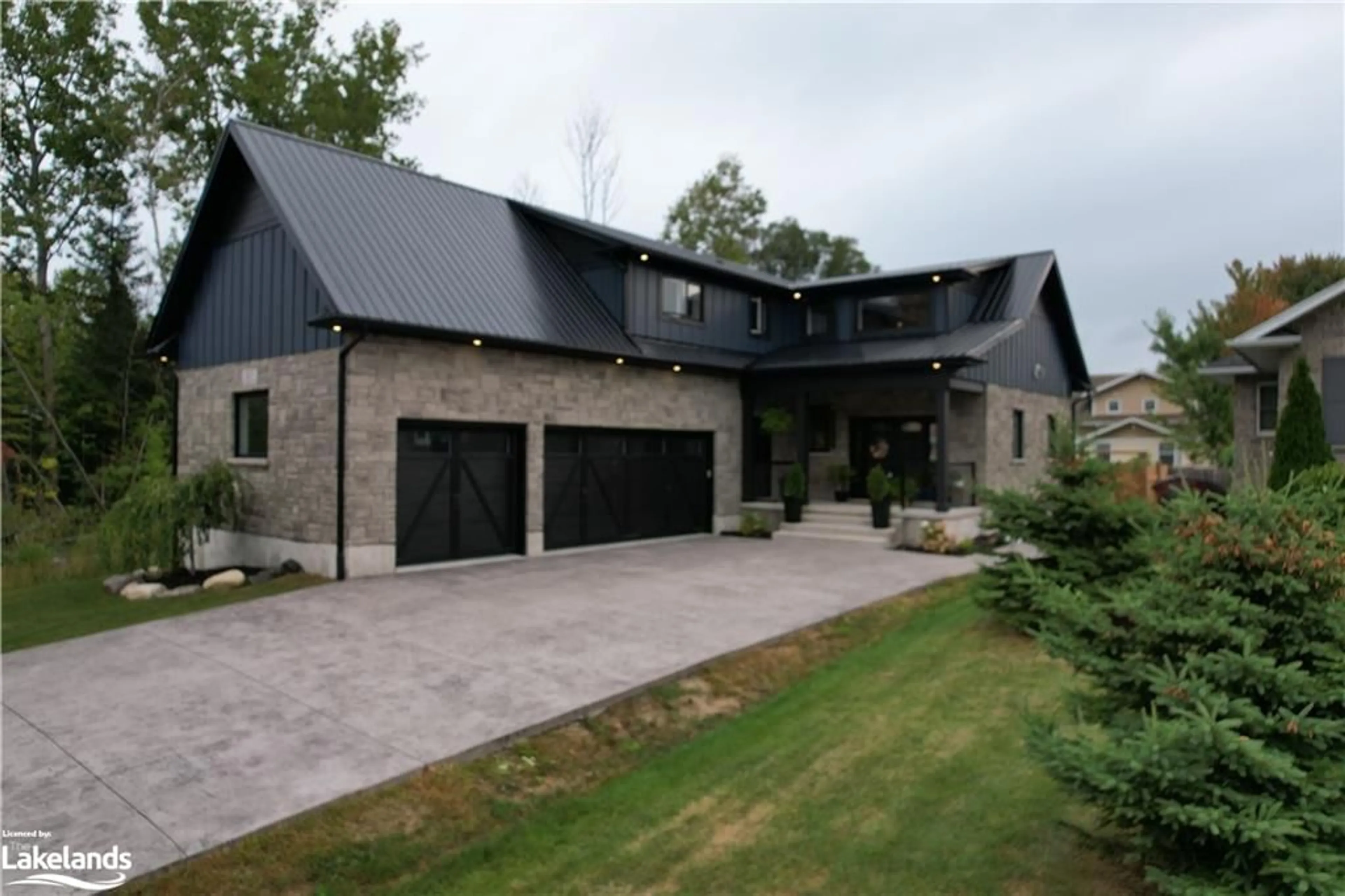 Home with brick exterior material for 107 Ottawa Ave, Southampton Ontario N0H 2L0