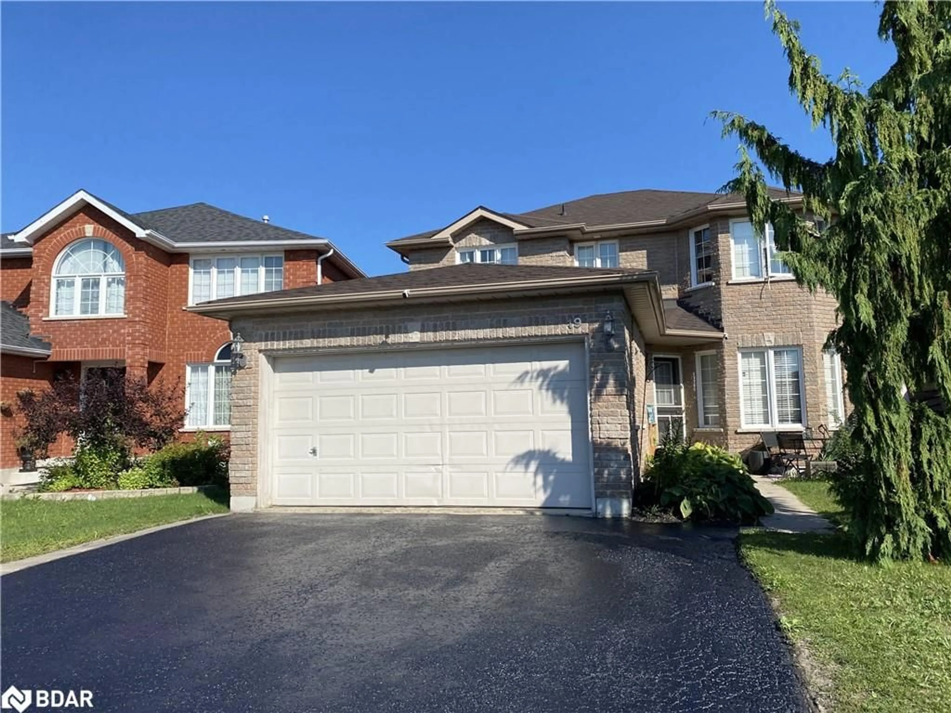 Frontside or backside of a home for 19 Mcavoy Dr, Barrie Ontario L4N 0R1