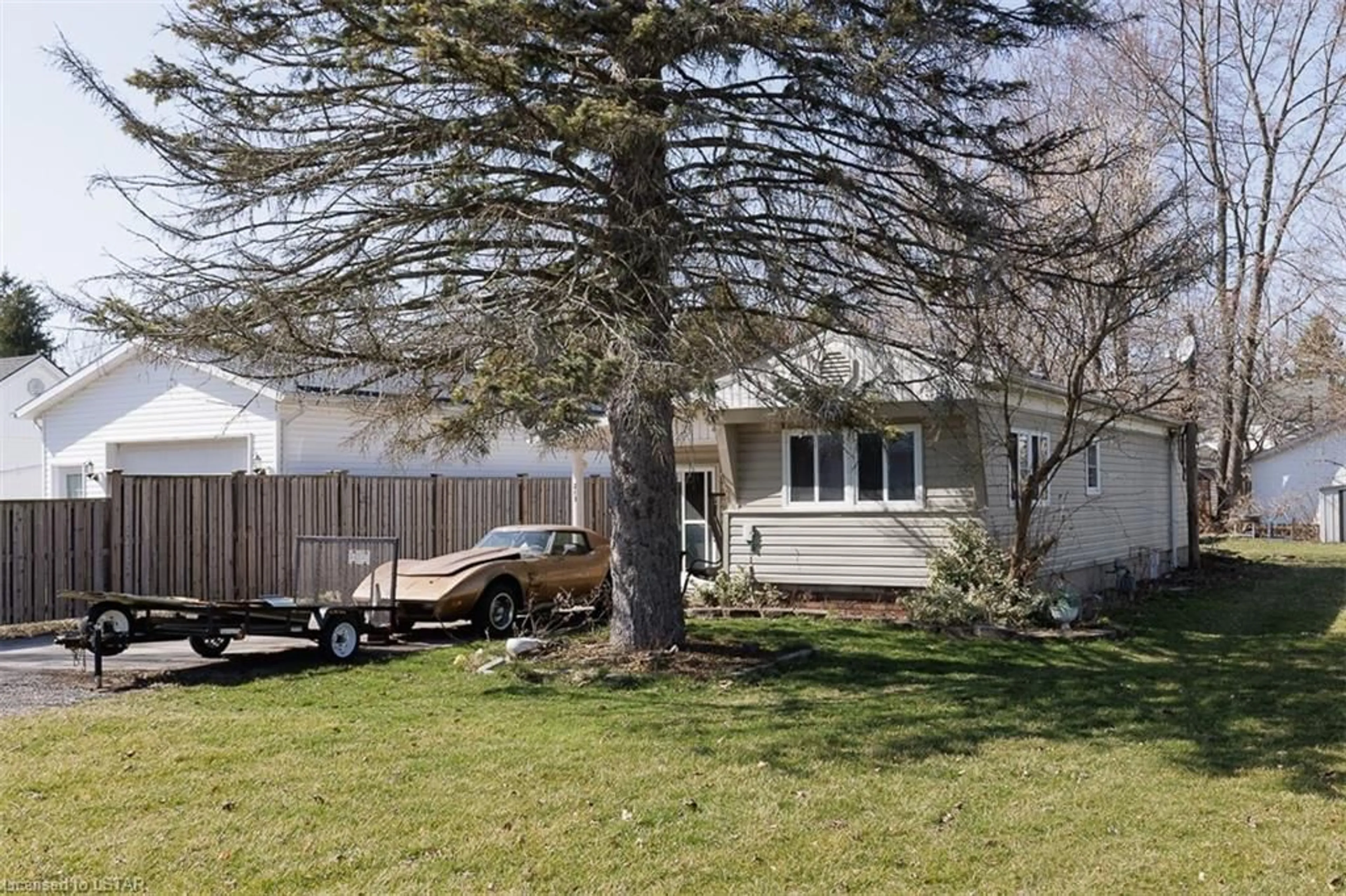 Frontside or backside of a home for 217 Maple St, West Lorne Ontario N0L 2P0
