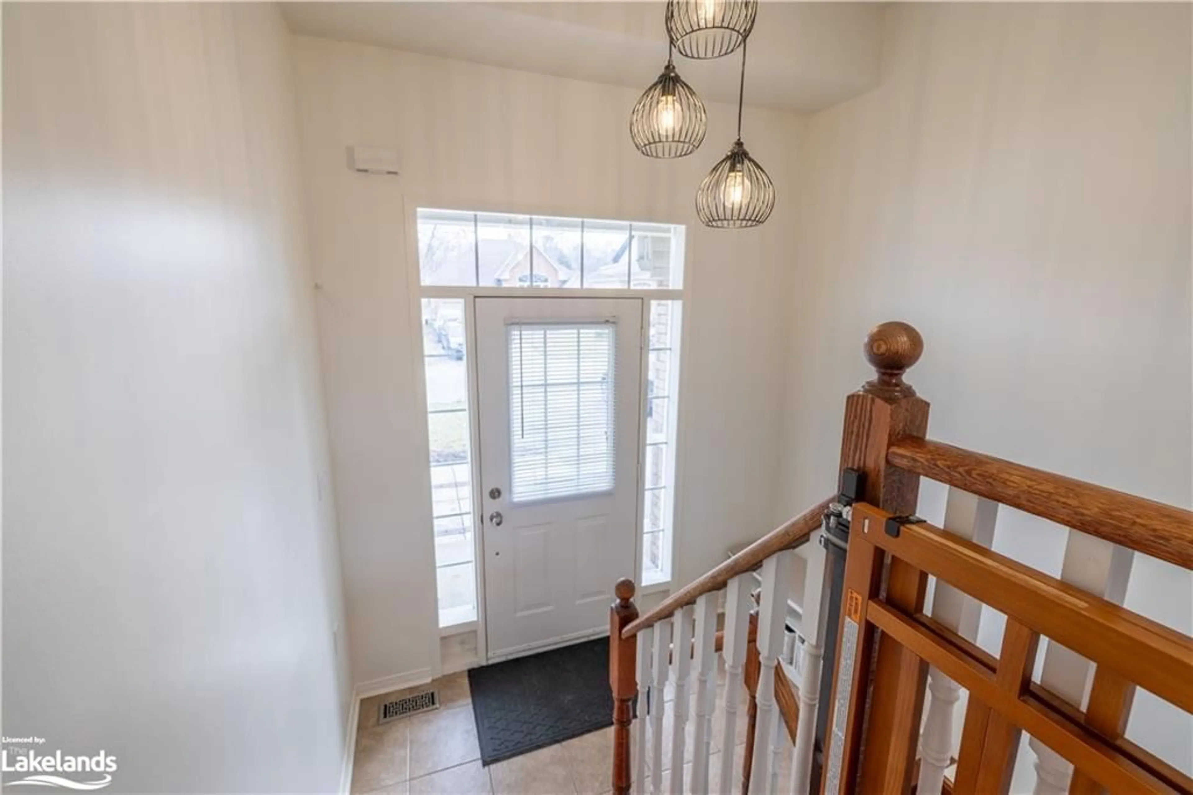 Indoor entryway for 64 Rose Valley Way, Wasaga Beach Ontario L9Z 3C4