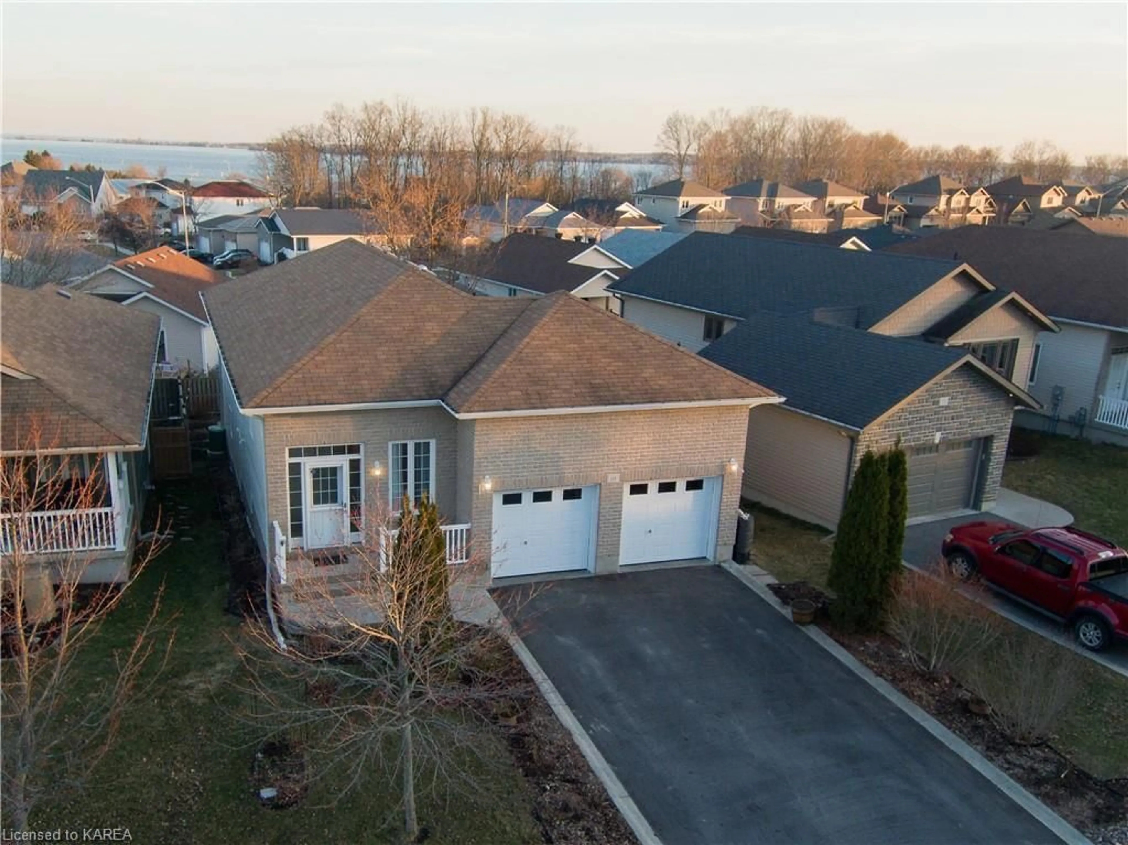 Frontside or backside of a home for 118 Islandview Dr, Amherstview Ontario K7N 1T8
