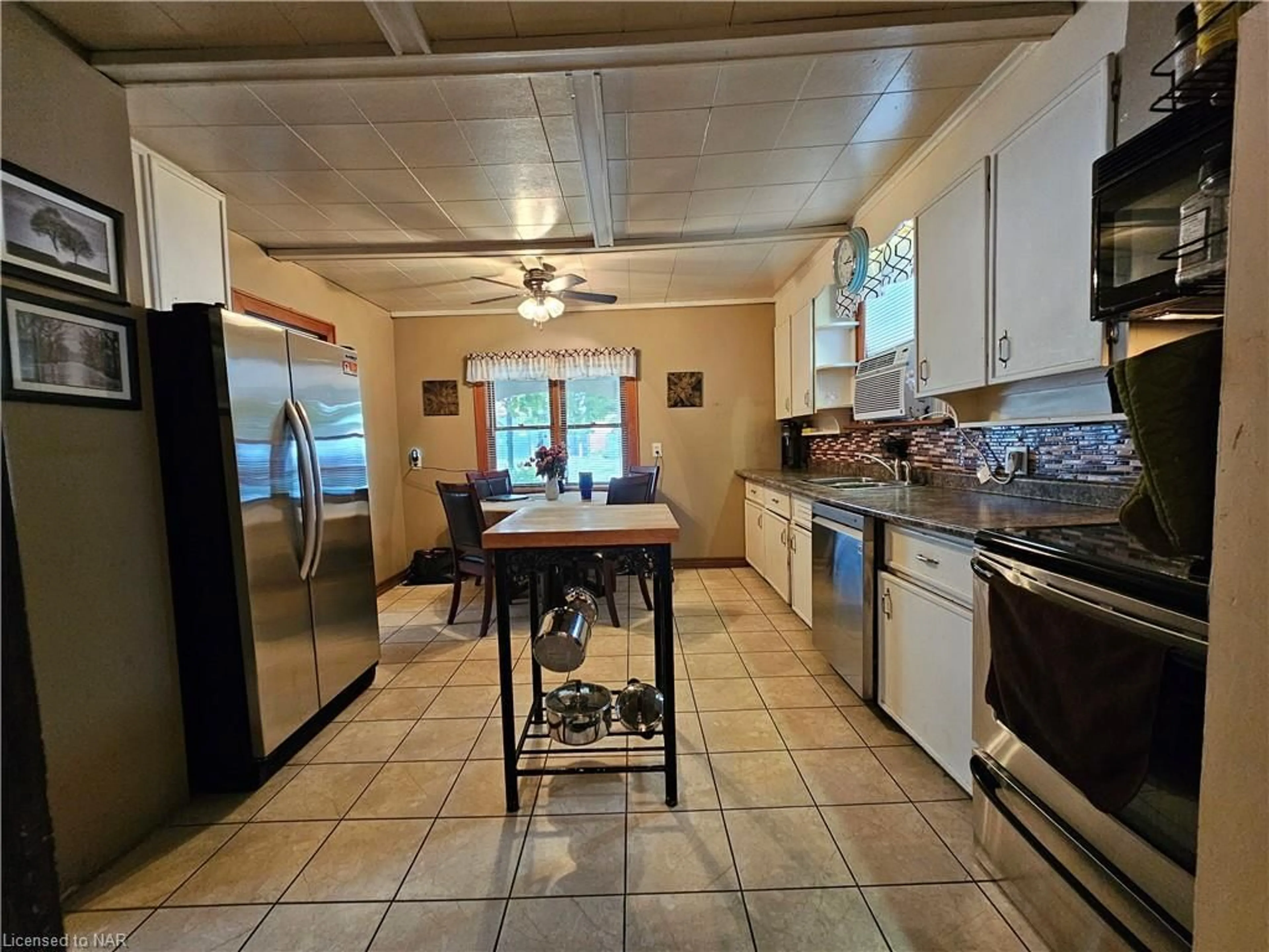 Kitchen for 4409 Ontario St, Beamsville Ontario L0R 1B5