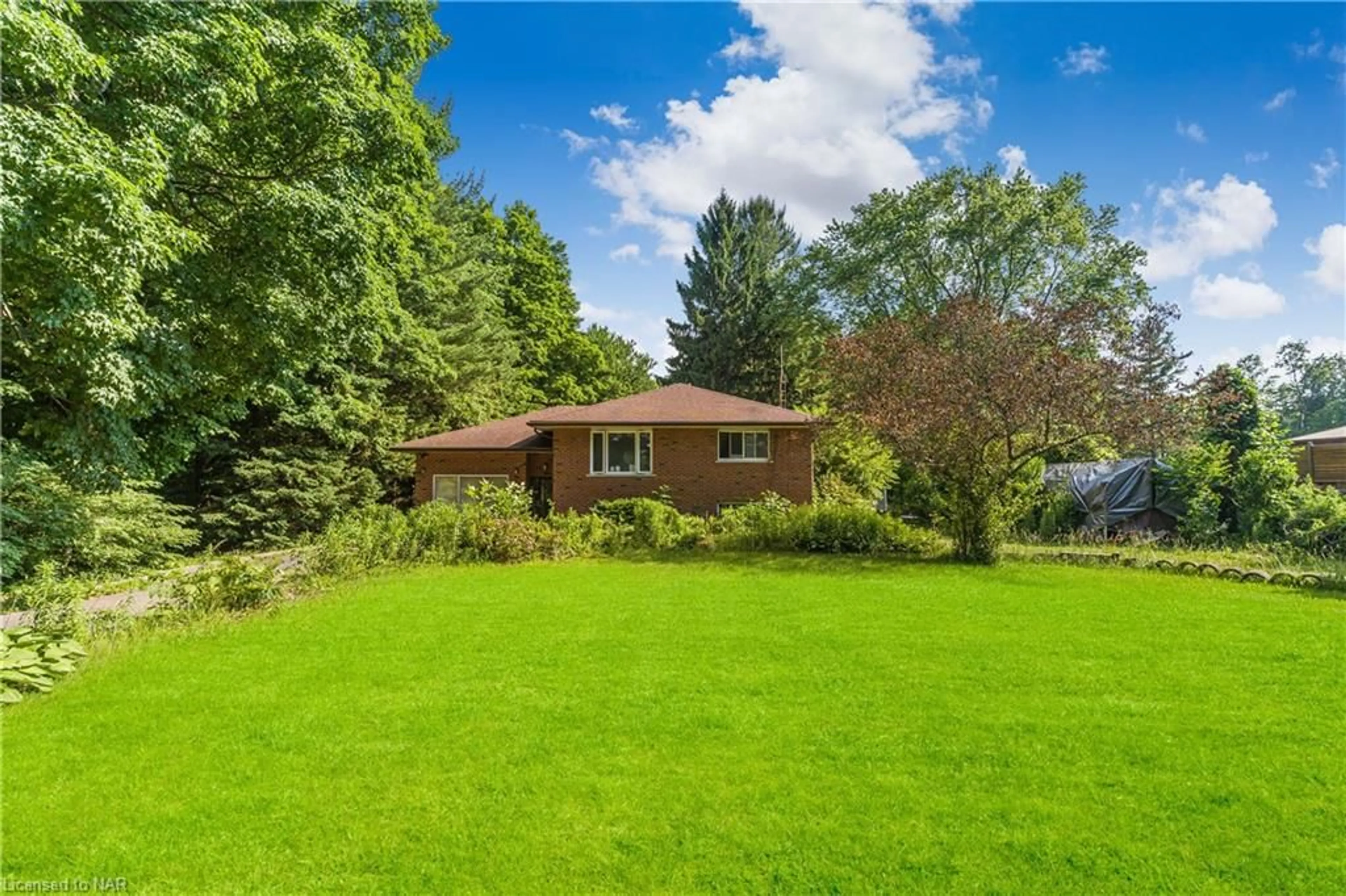 Frontside or backside of a home for 150 Merritt Rd, Fonthill Ontario L3B 5N5