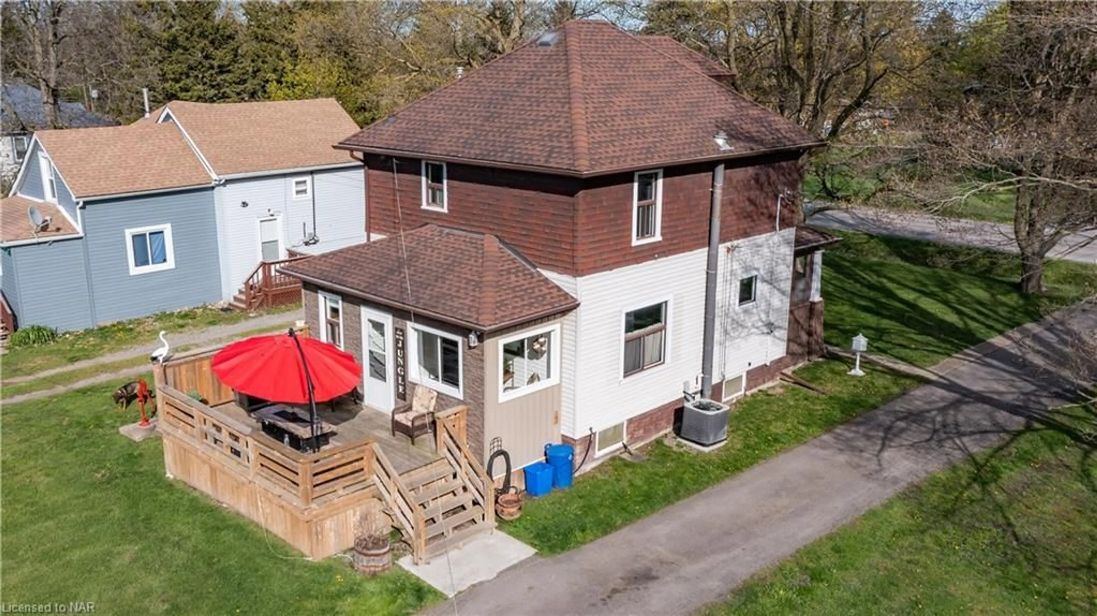 Frontside or backside of a home for 220 Chippawa Rd, Port Colborne Ontario L3K 1T7