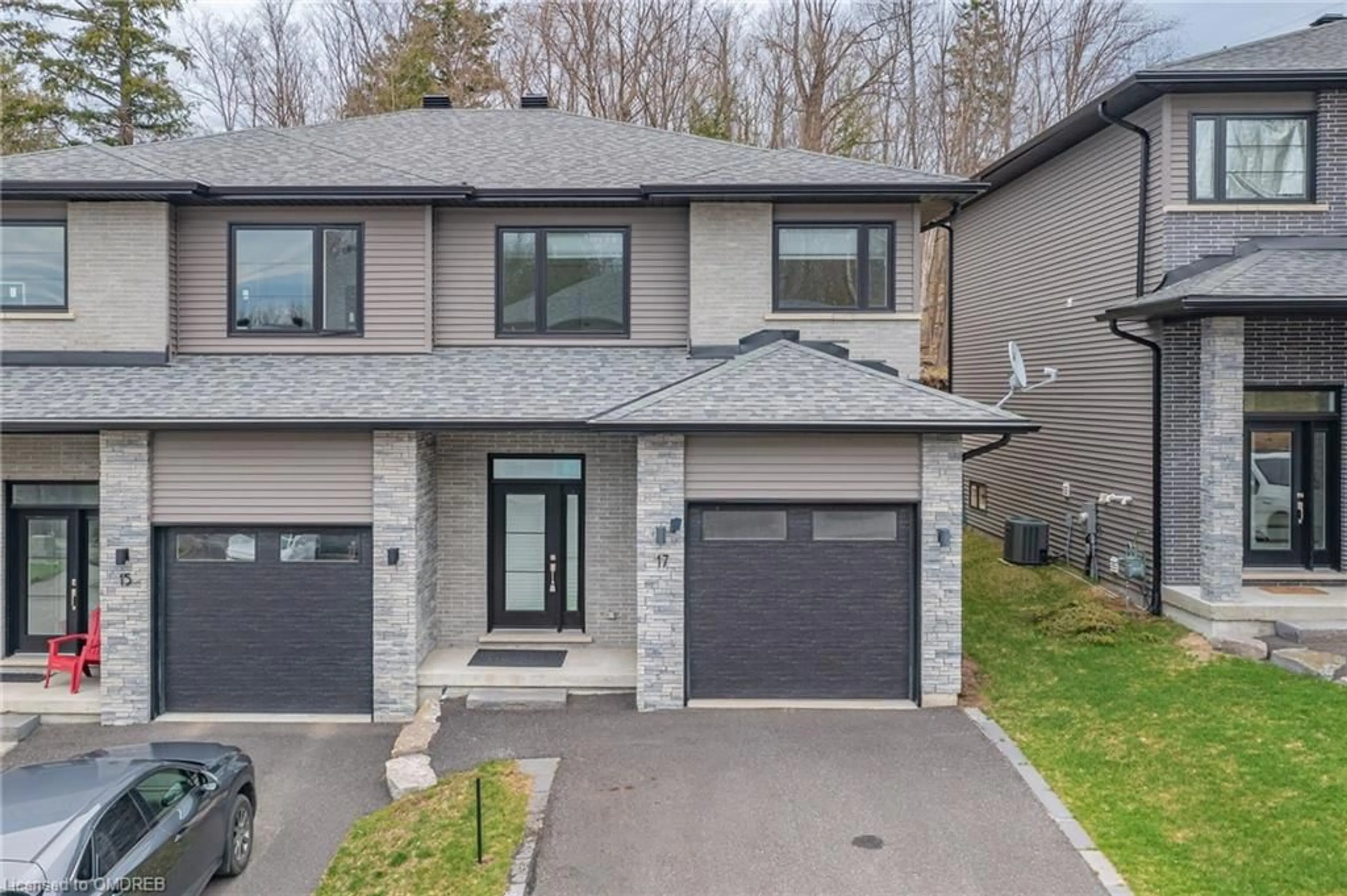 Home with brick exterior material for 17 Cascade Lane Lane, Huntsville Ontario P1H 1Y3