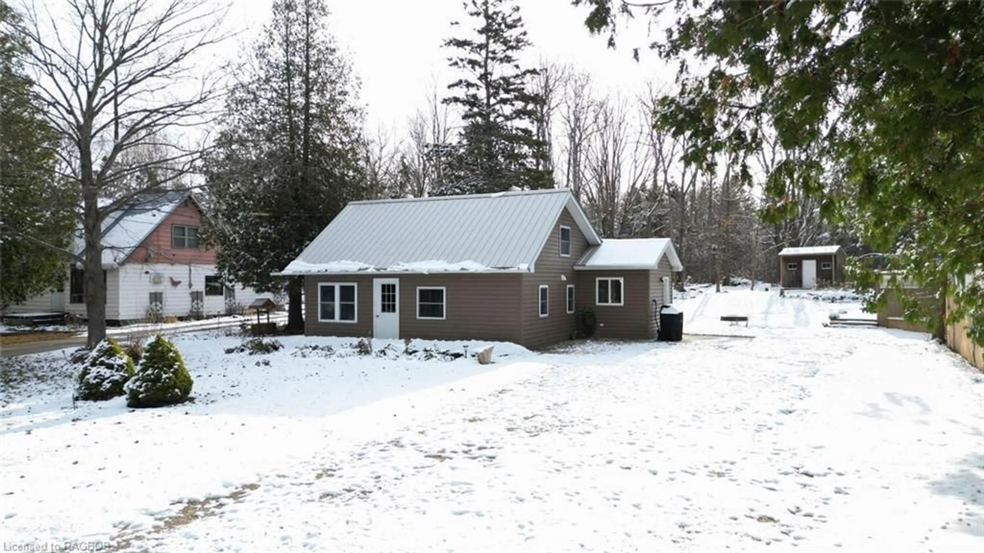Cottage for 549 Stokes Bay Rd, Stokes Bay Ontario N0H 2M0