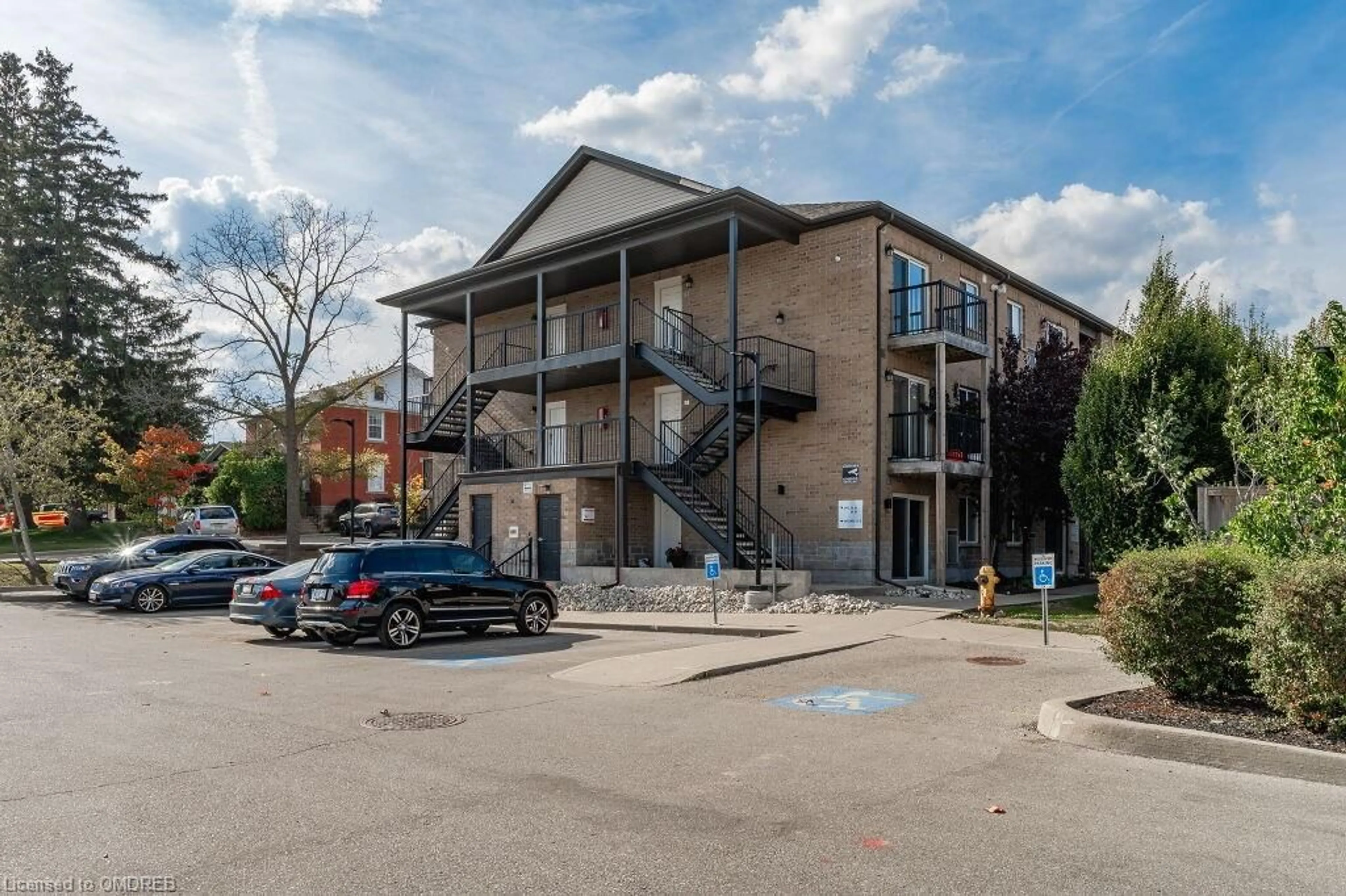 Street view for 185 Windale Cres #4B, Kitchener Ontario N2E 0G3