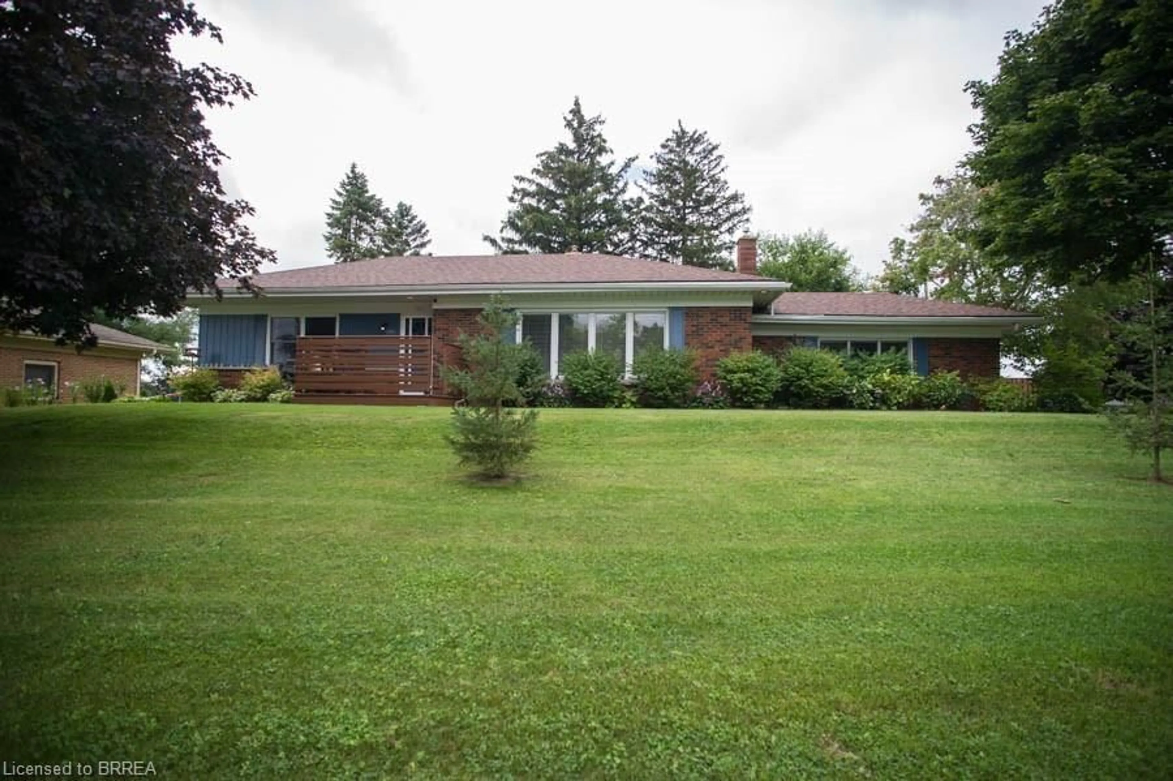 Outside view for 111 Tutela Heights Rd, Brantford Ontario N3T 1A5