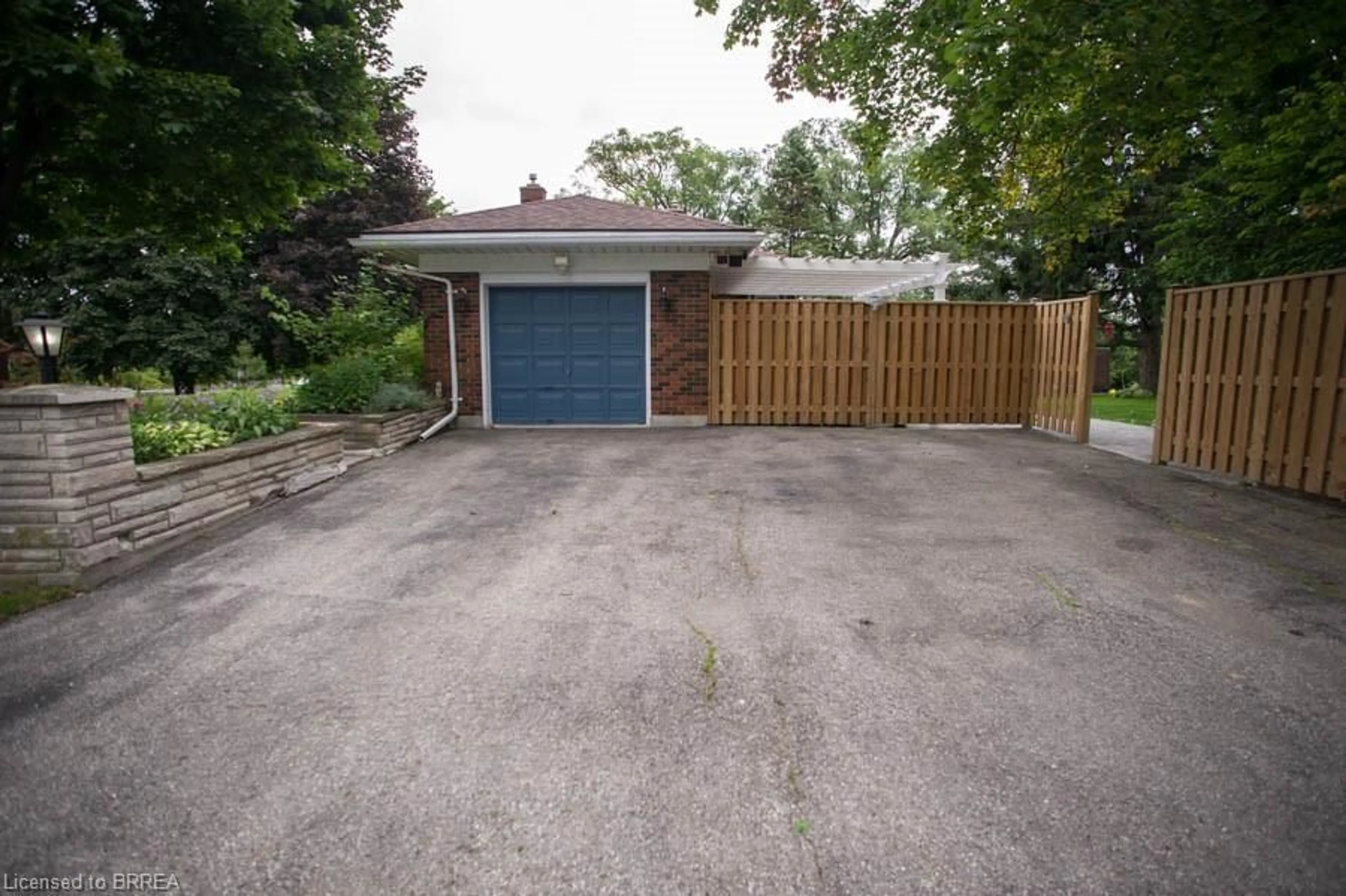 Shed for 111 Tutela Heights Rd, Brantford Ontario N3T 1A5