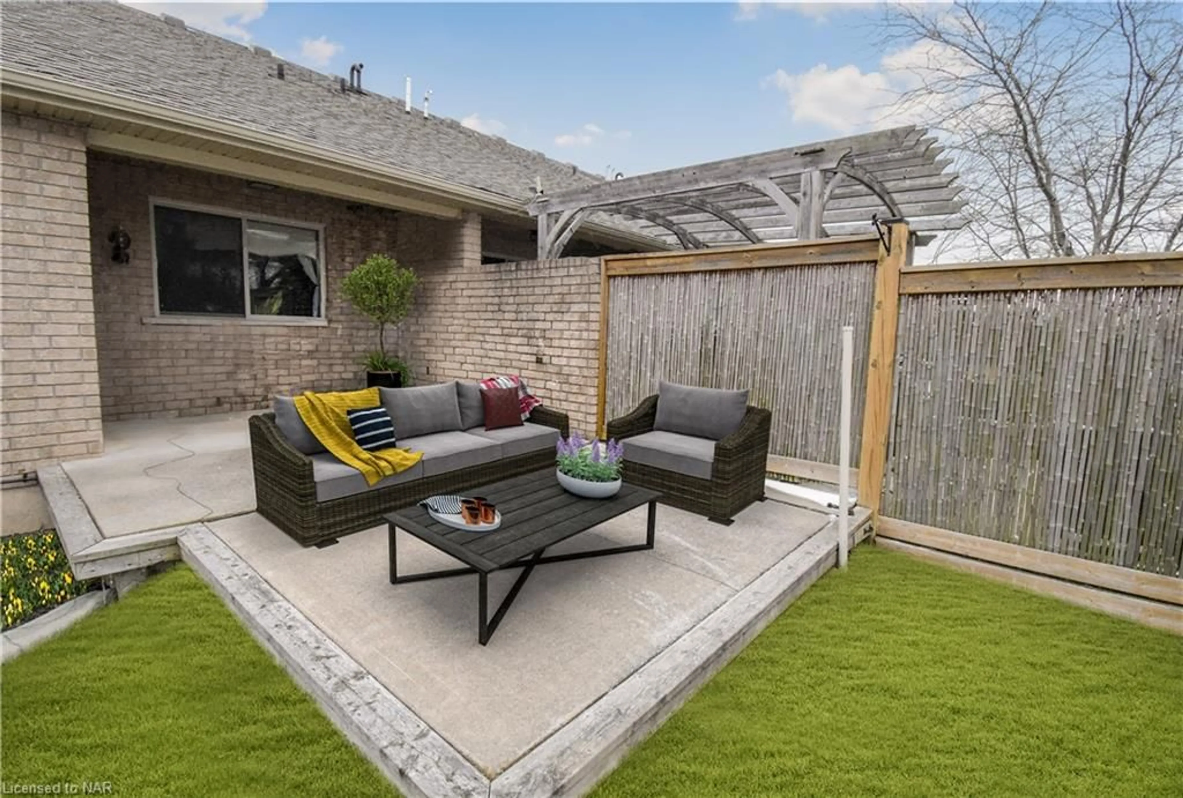 Patio for 3947 Lower Coach Rd, Stevensville Ontario L0S 1S0