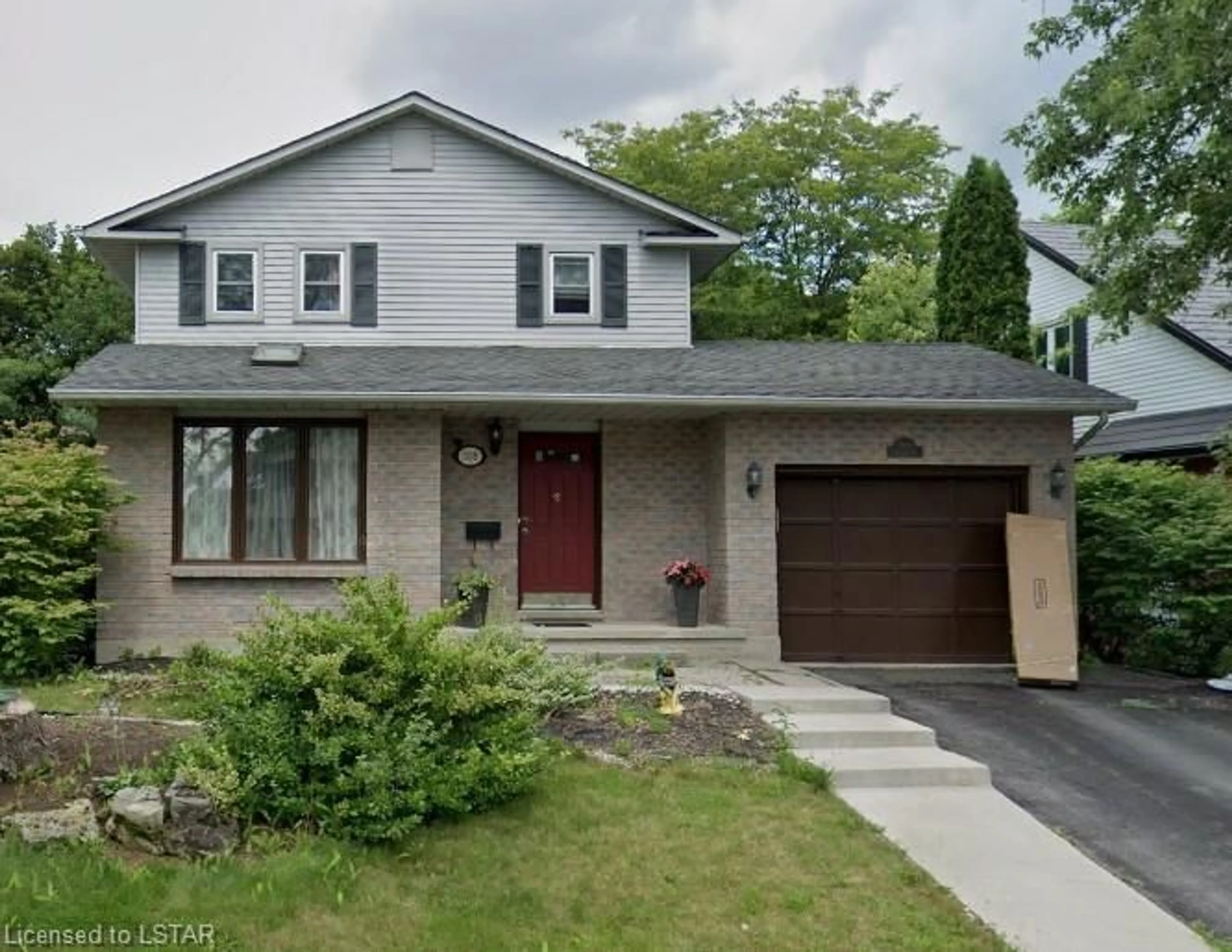 Frontside or backside of a home for 308 Castlegrove Blvd, London Ontario N6G 3T5