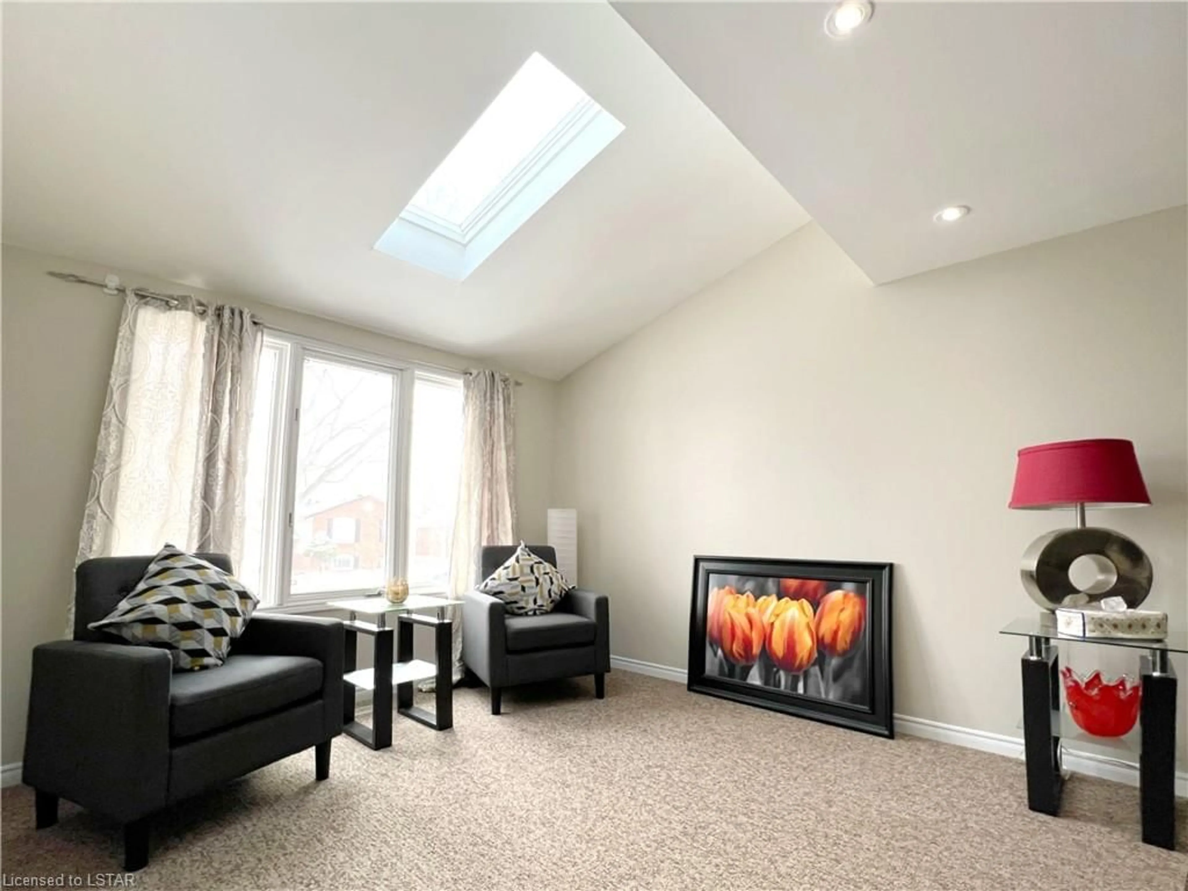 A pic of a room for 308 Castlegrove Blvd, London Ontario N6G 3T5