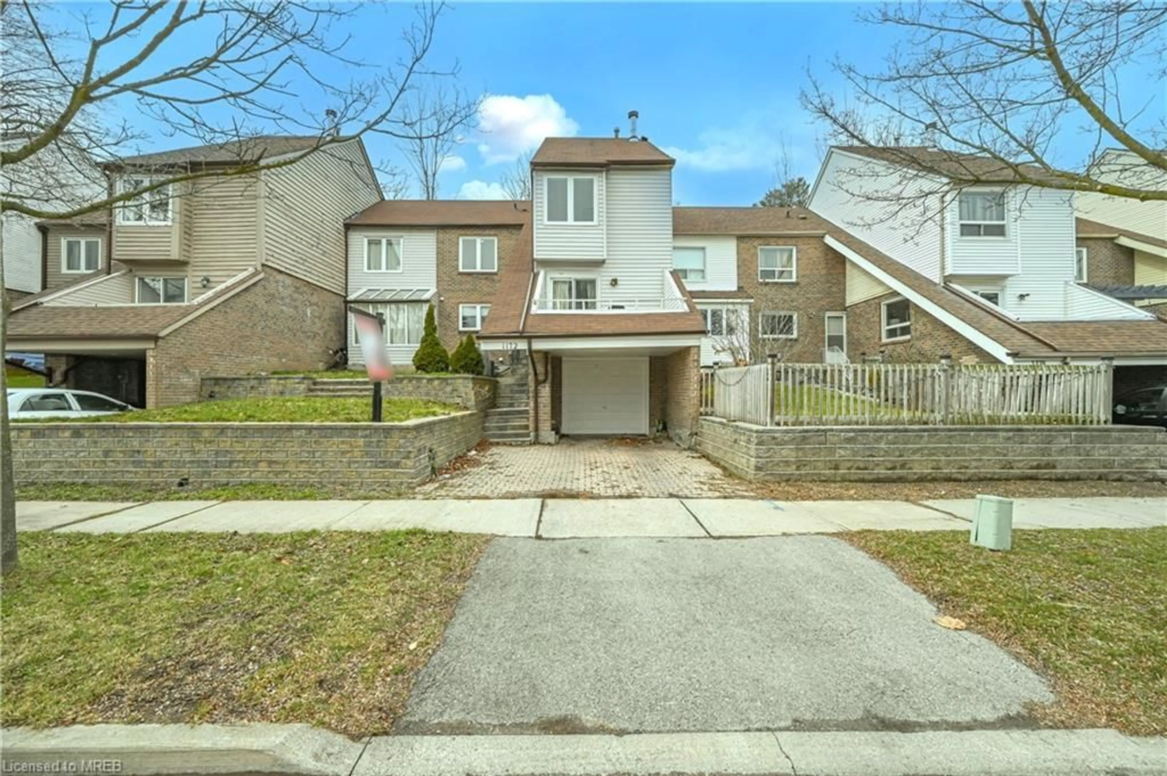 A pic from exterior of the house or condo for 1172 Kos Blvd, Mississauga Ontario L5J 4L7