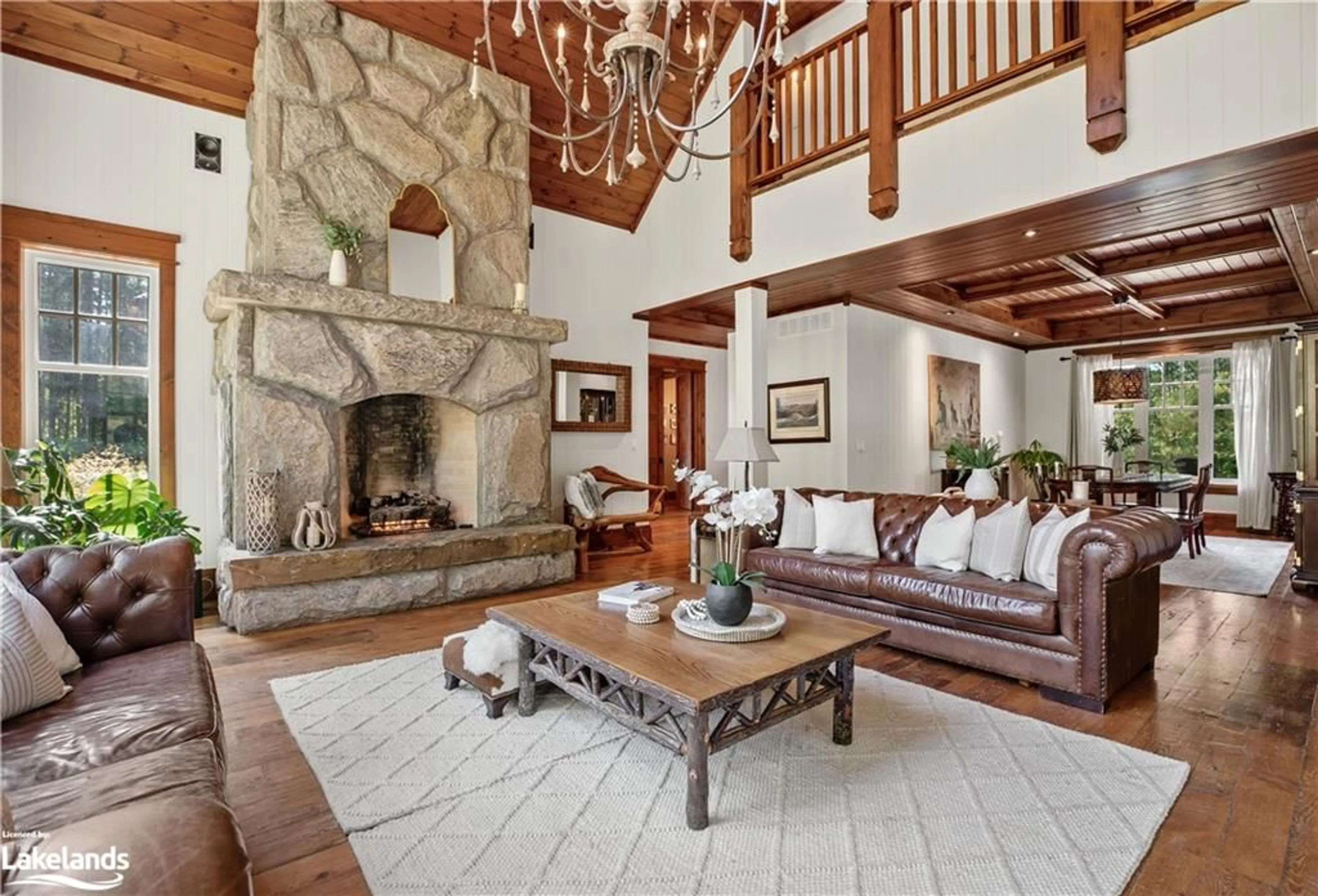 Living room for 1074 Tally Ho Winter Park Rd, Lake Of Bays Ontario P1H 2J6