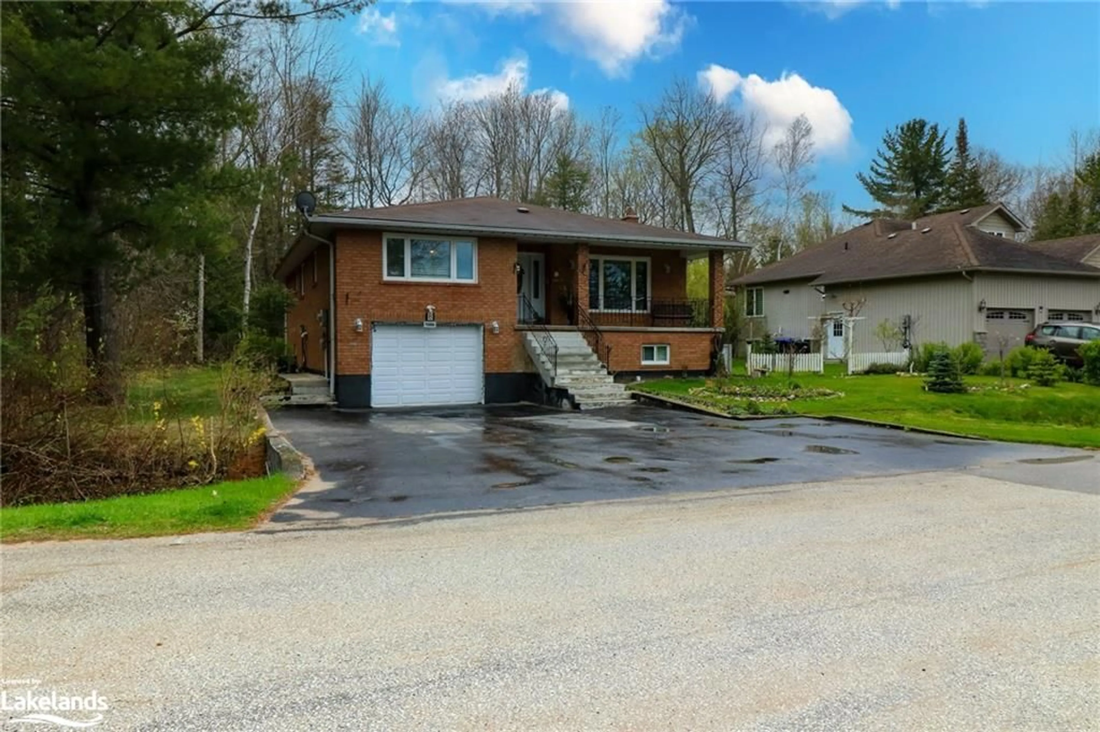 Frontside or backside of a home for 8 Geraldes Gdns, Wasaga Beach Ontario L9Z 1L2