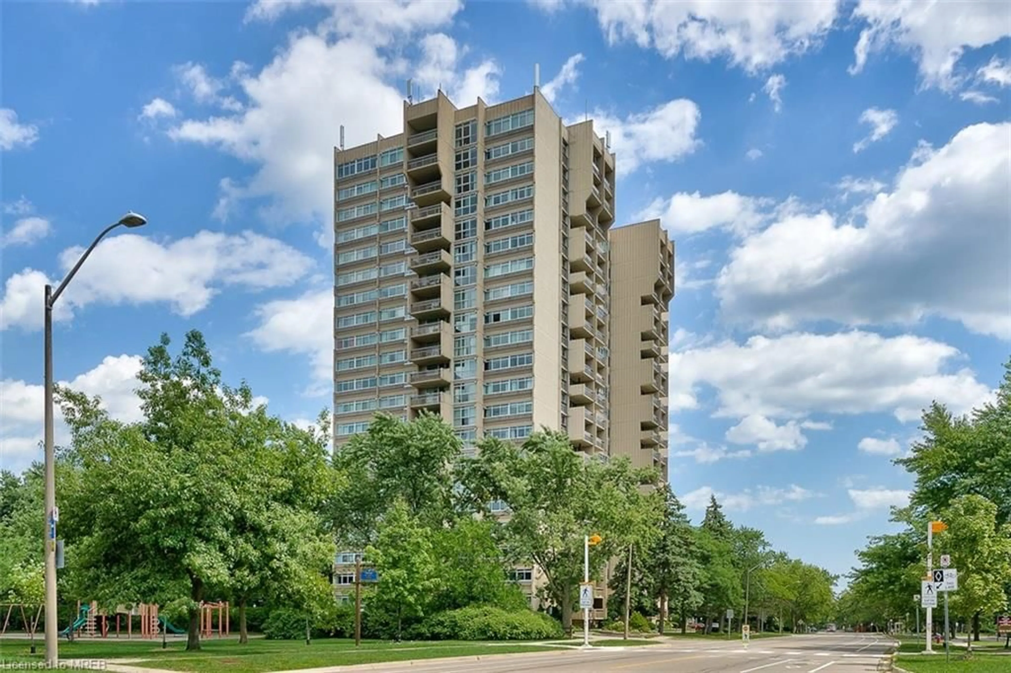 A pic from exterior of the house or condo for 1359 White Oaks Blvd #1507, Oakville Ontario L6H 2R8