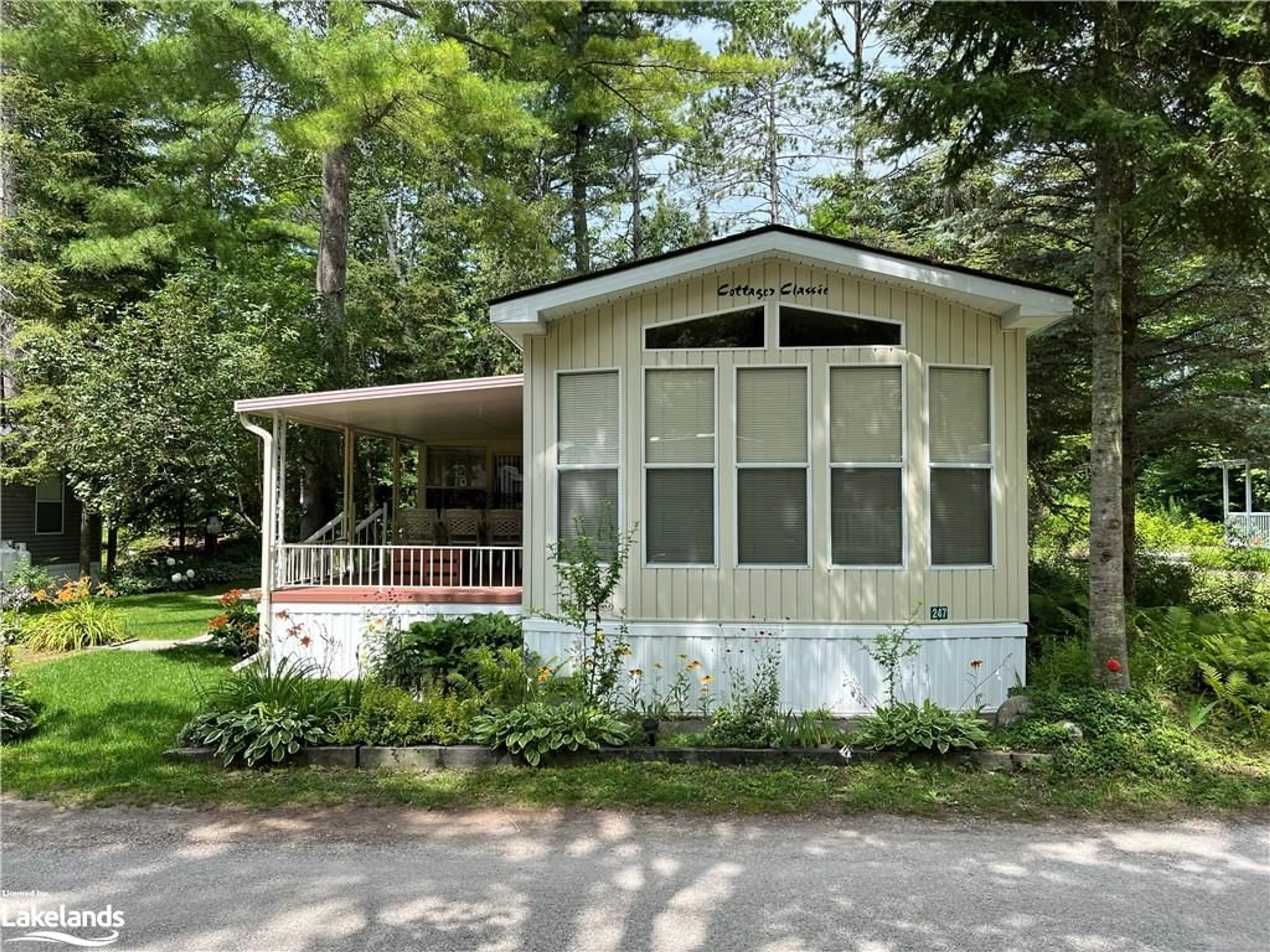 Cottage for 85 Theme Park Dr #247, Wasaga Beach Ontario L9Z 1X7