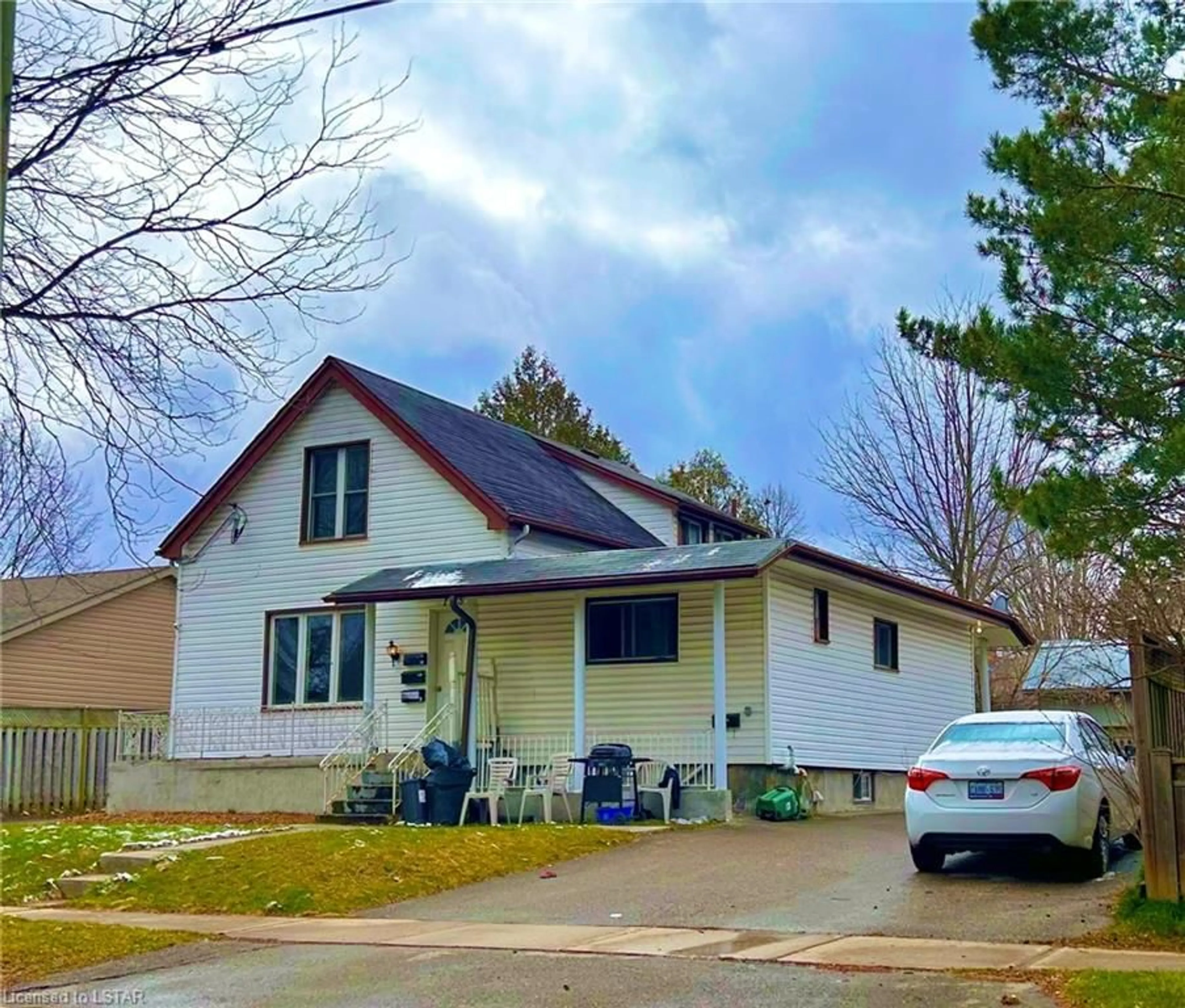Frontside or backside of a home for 115 Gladstone Ave, London Ontario N5Z 3R6