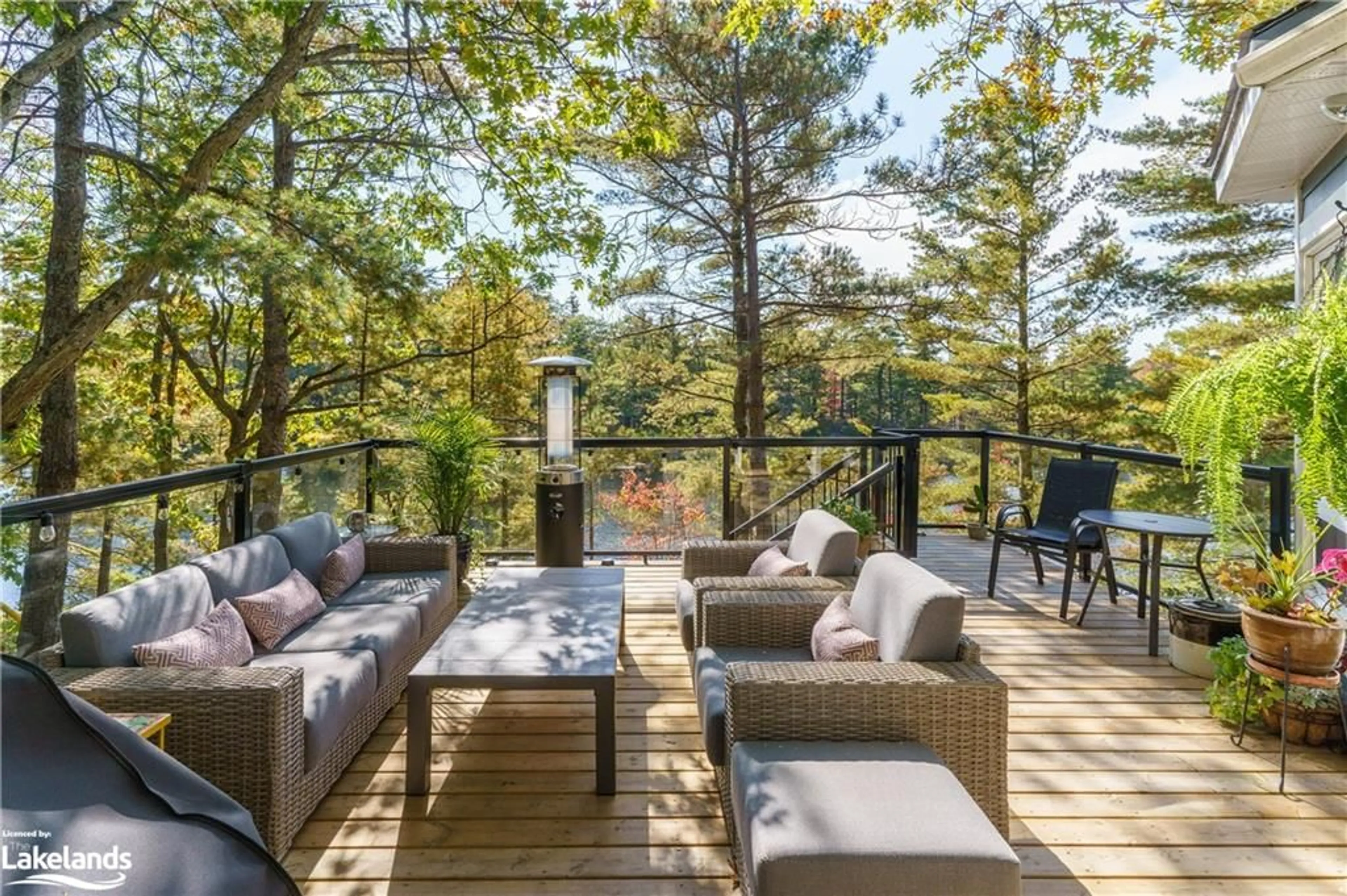 Patio for 23 Loon Lake Rd, Gravenhurst Ontario P1P 1T3