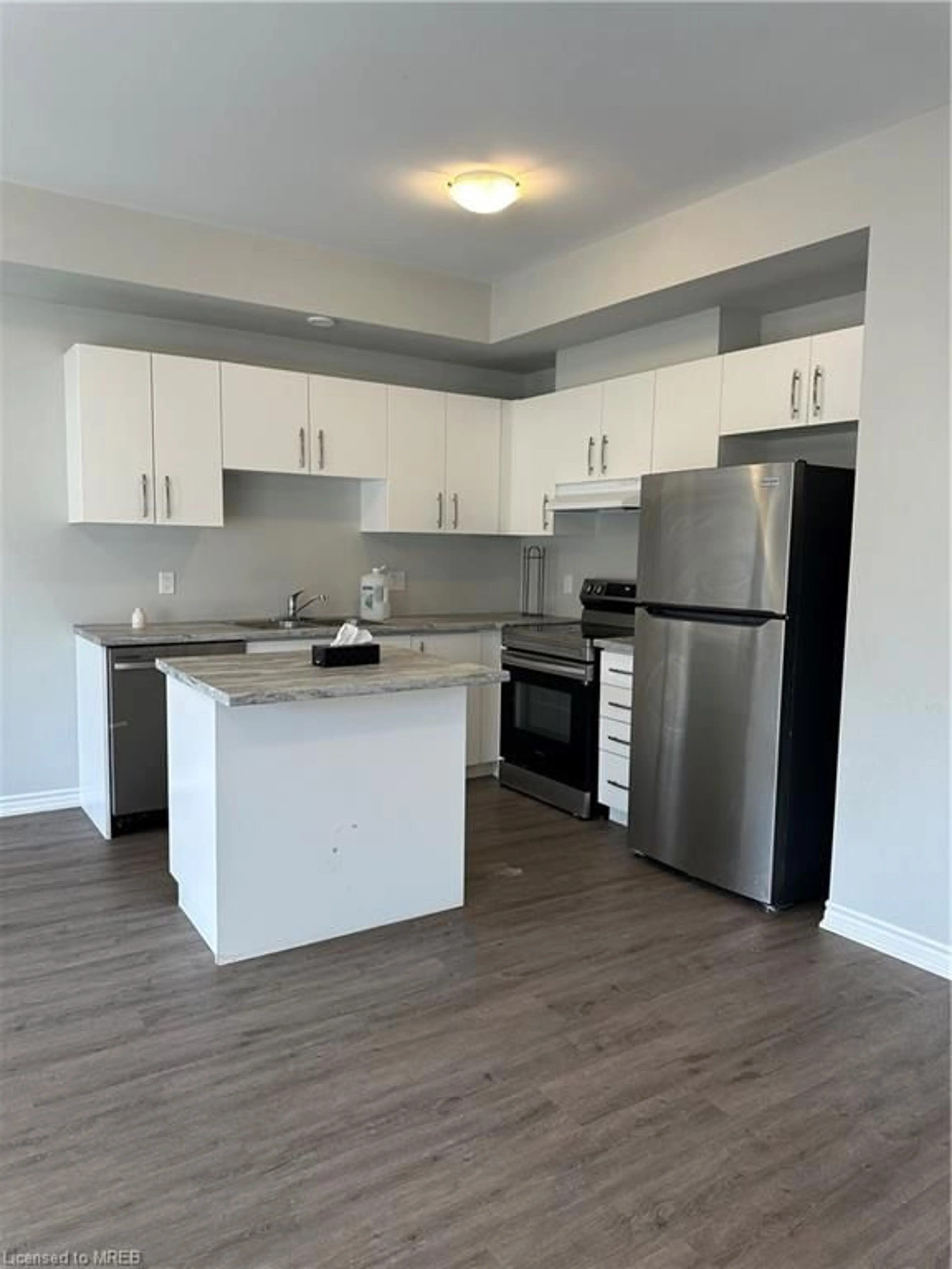 Standard kitchen for 35 Perenack Ave, Welland Ontario L3C 2C6