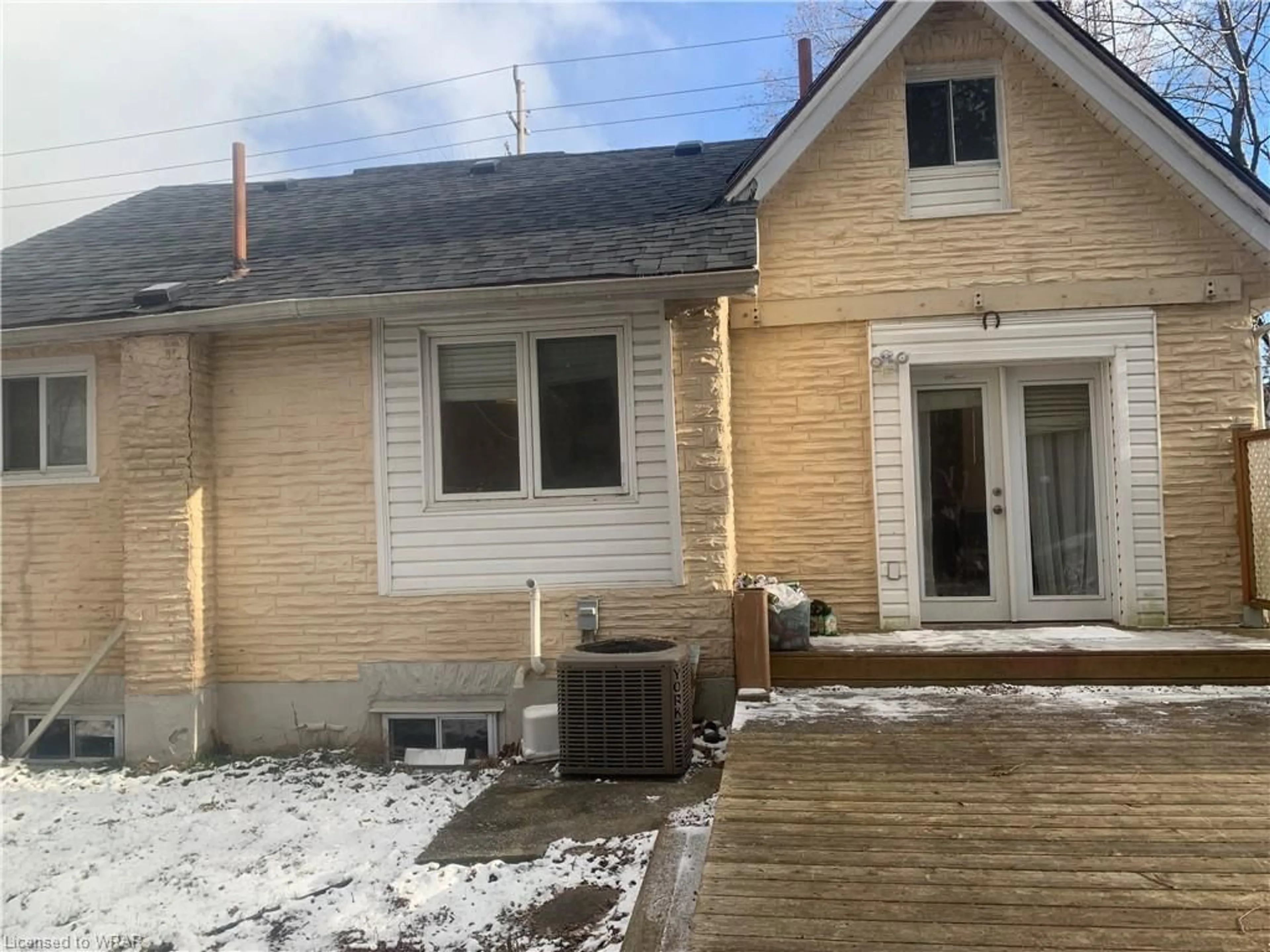 Frontside or backside of a home for 272 Main St, Cambridge Ontario N1R 1X7