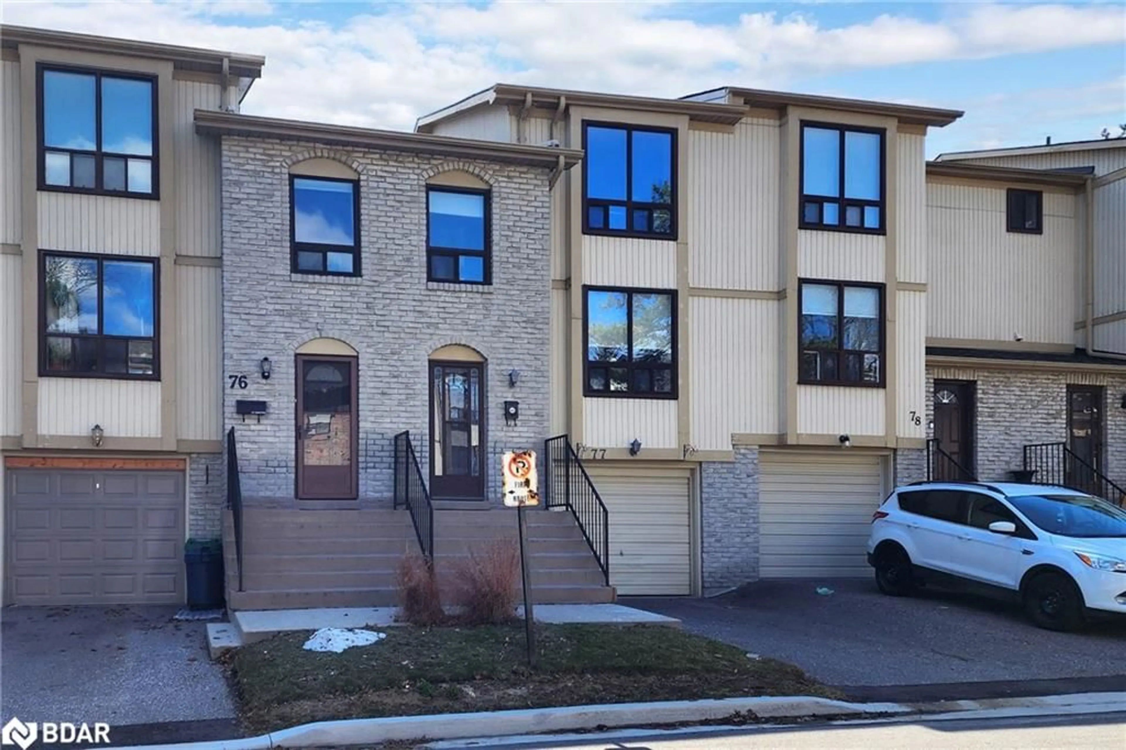 A pic from exterior of the house or condo for 77 Guildford Cres #77, Brampton Ontario L6S 3K2