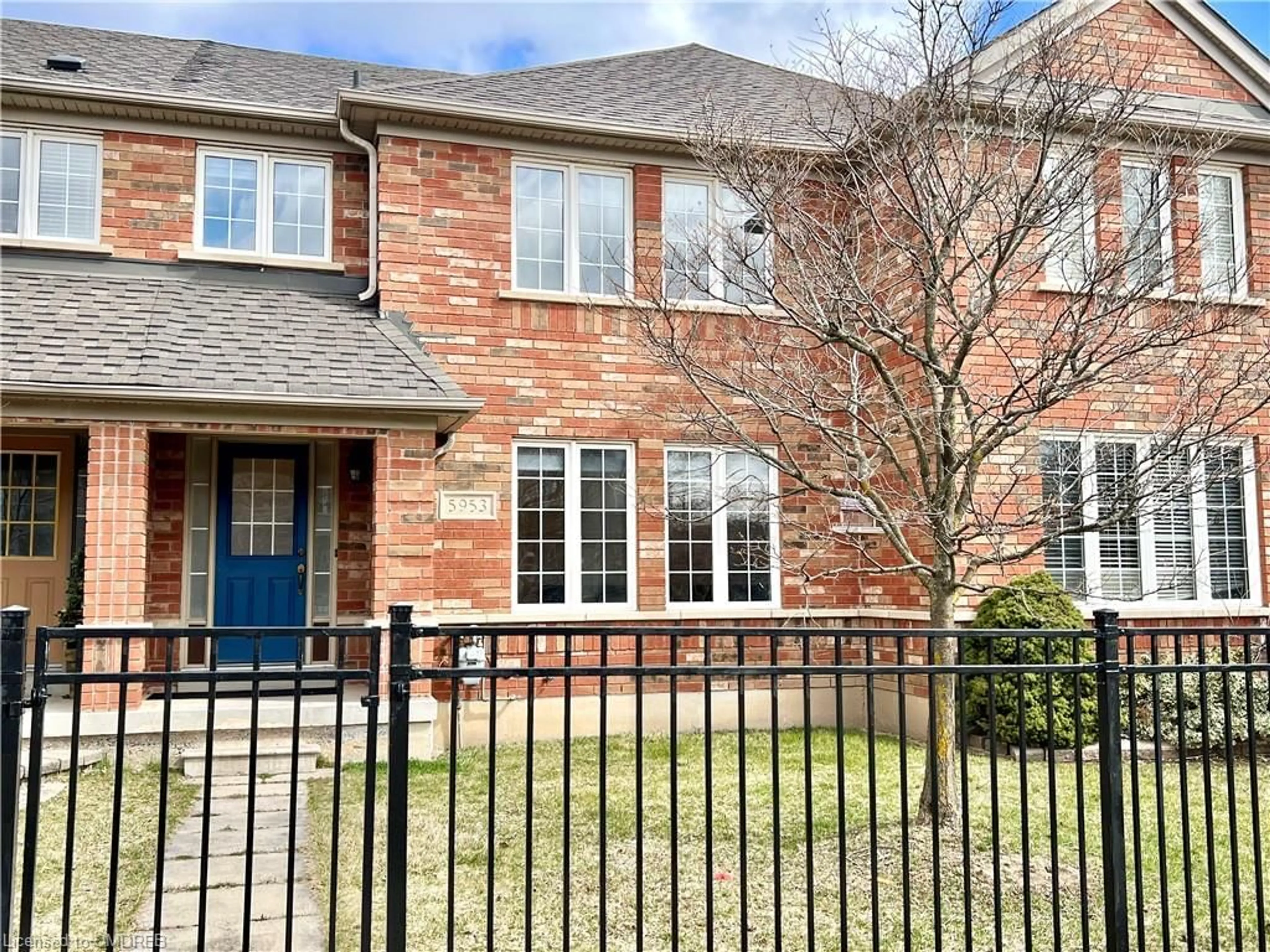 Home with brick exterior material for 5953 Tenth Line, Mississauga Ontario L5M 6K7