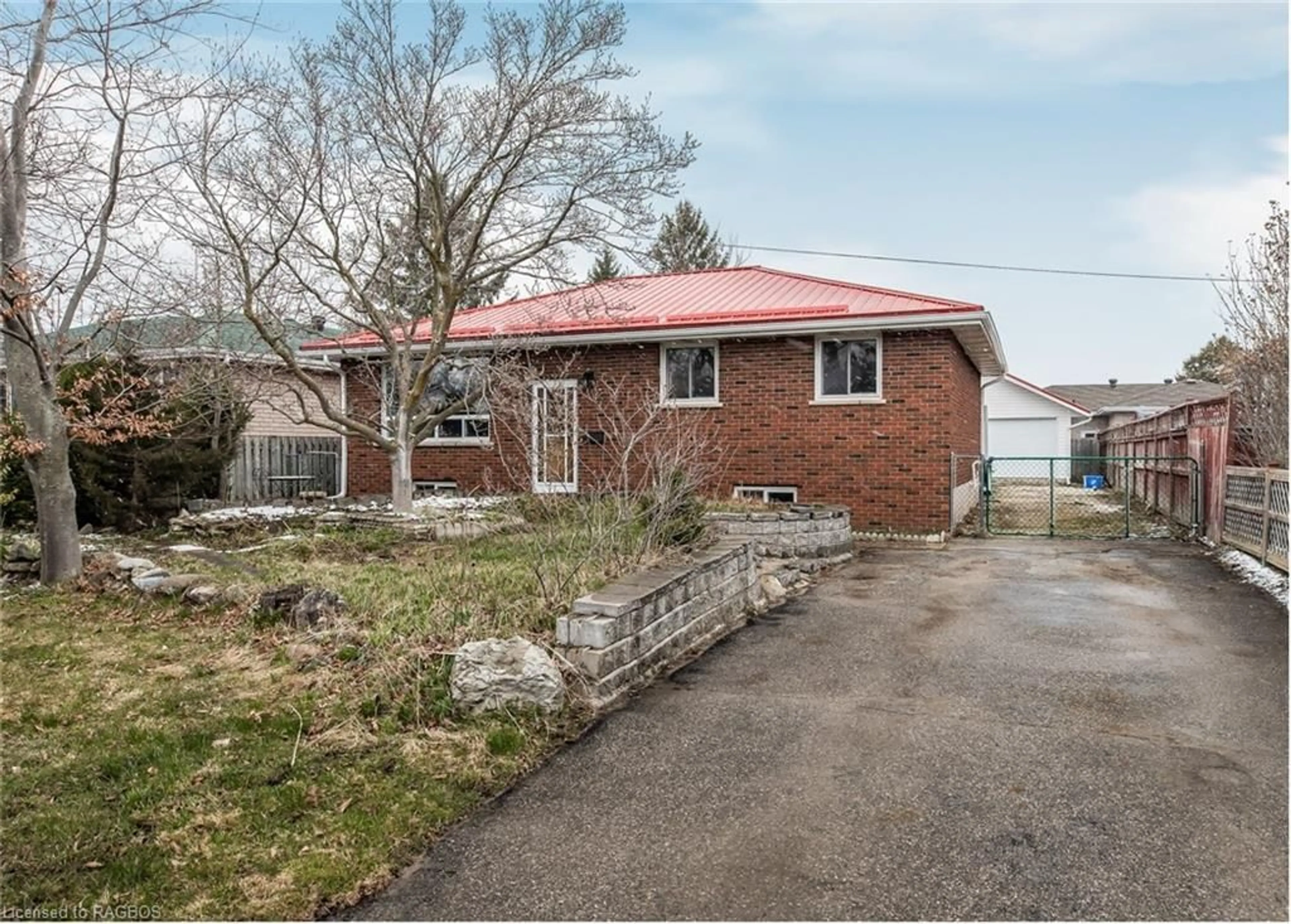 Frontside or backside of a home for 447 Fifth St, Collingwood Ontario L9Y 1Y5