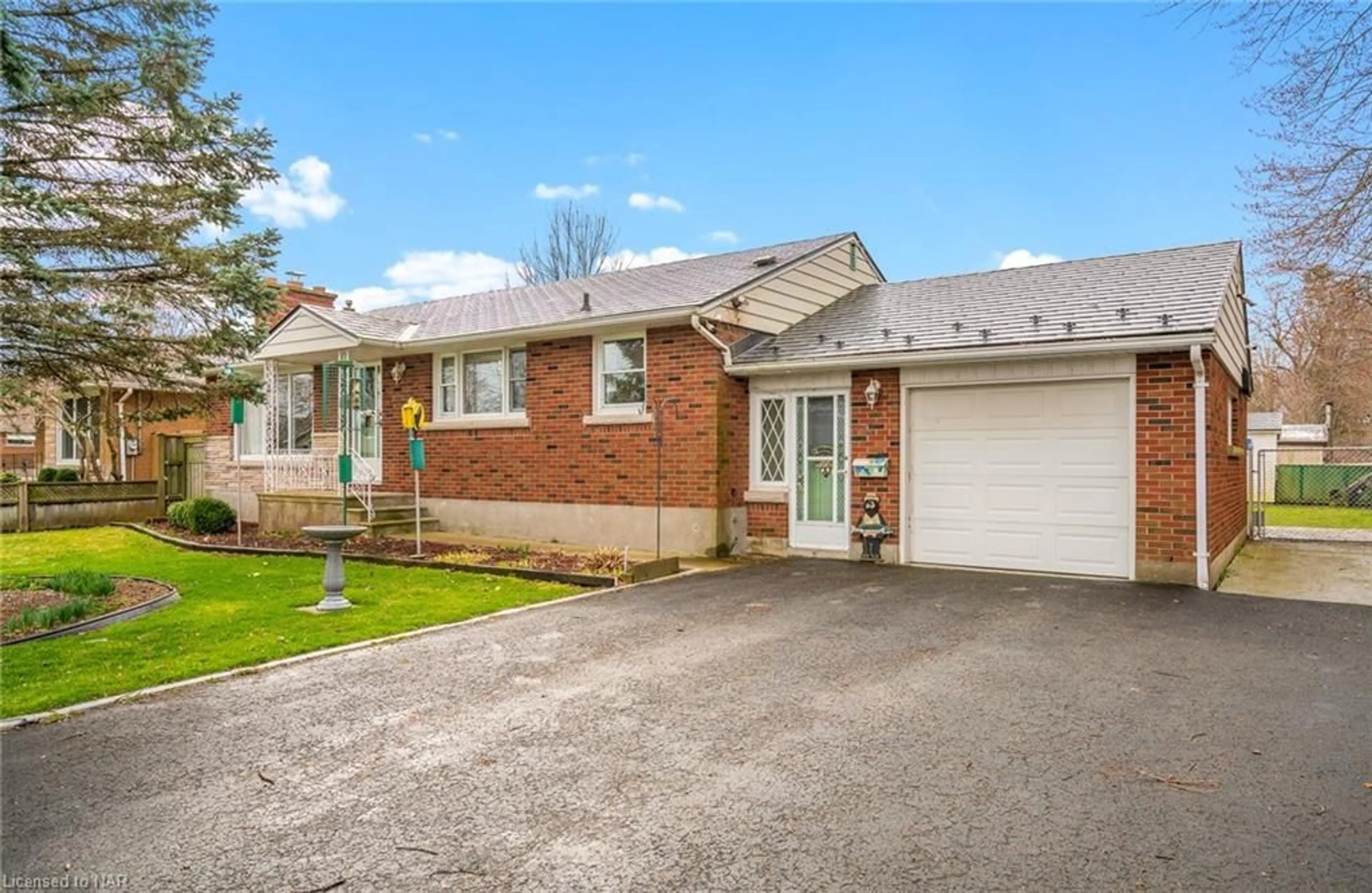 Frontside or backside of a home for 242 Lakeshore Rd, Port Colborne Ontario L3K 2S6