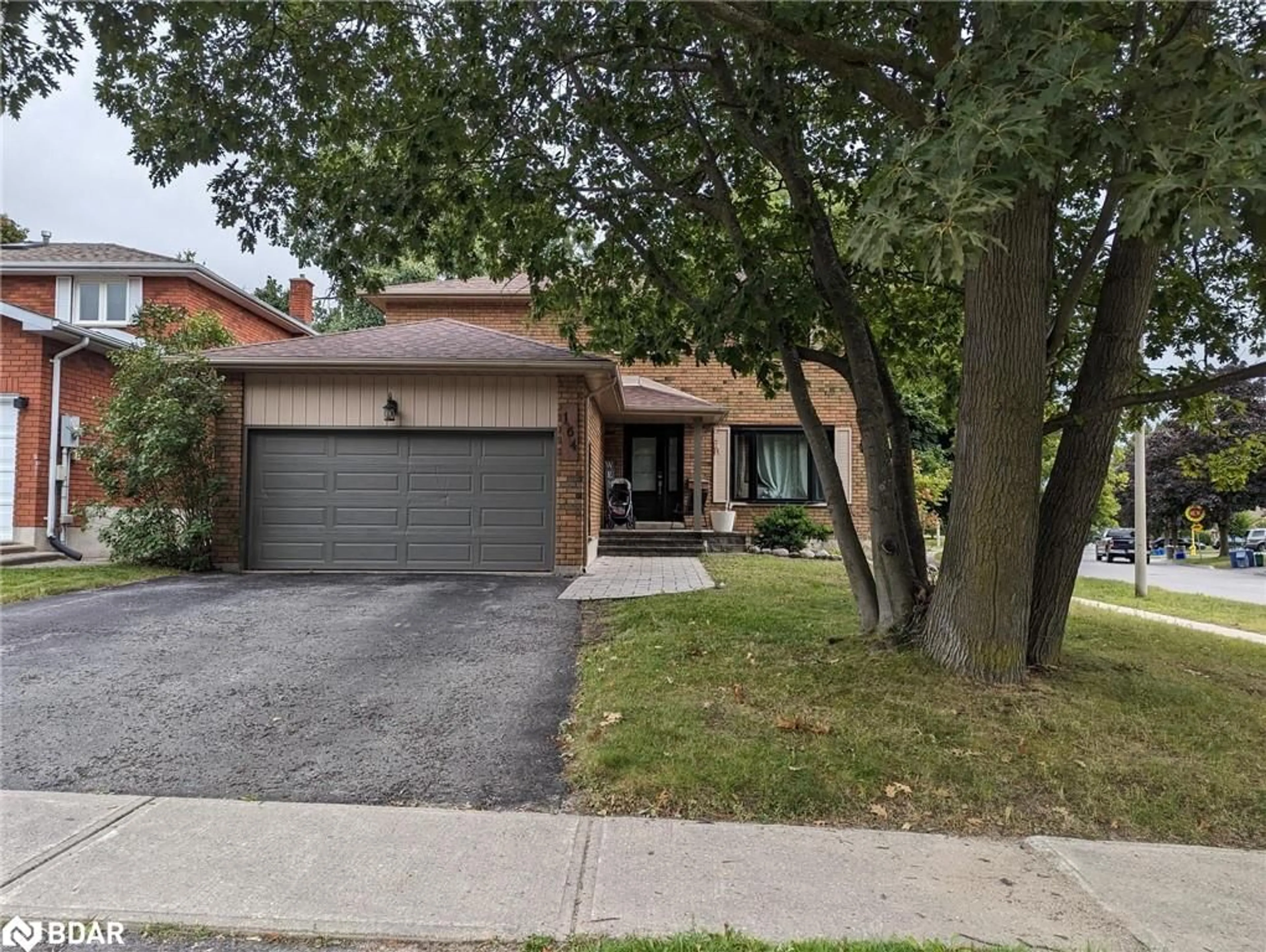 Frontside or backside of a home for 164 Fox Run, Barrie Ontario L4N 6E3