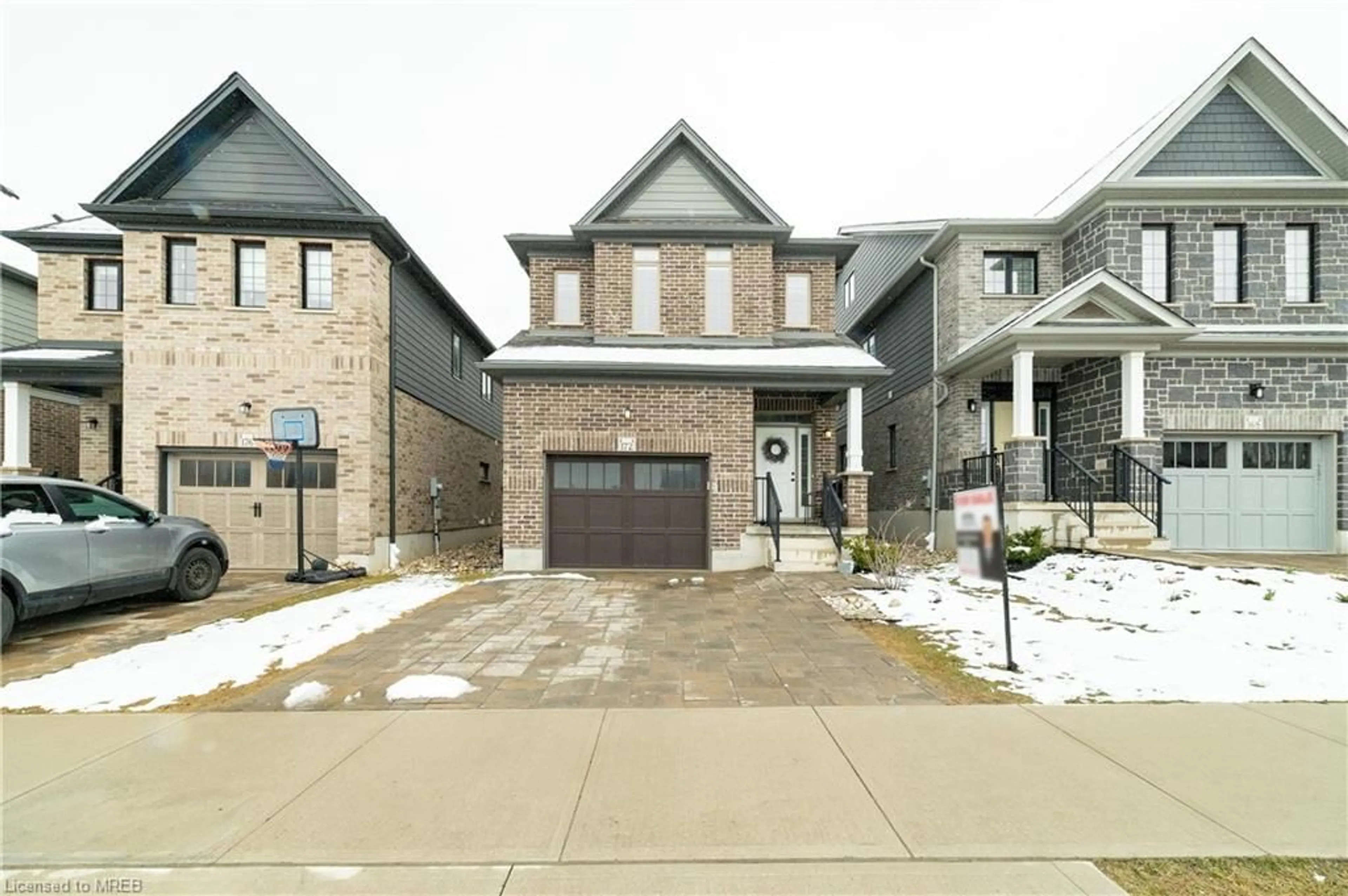 A pic from exterior of the house or condo for 172 Hollybrook Trail, Kitchener Ontario N2R 0M2