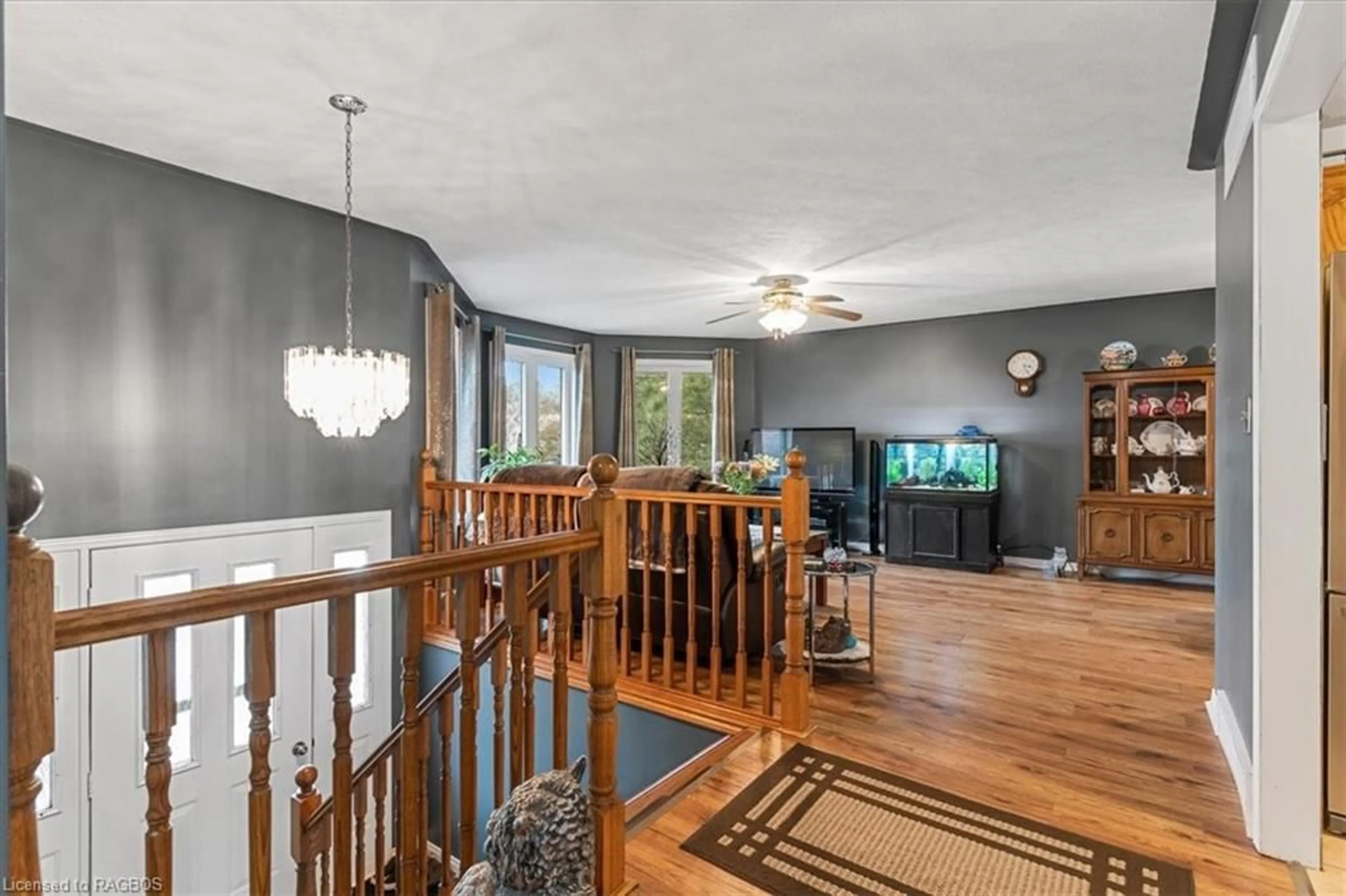 Indoor foyer for 363618 Lindenwood Rd, Kemble Ontario N0H 1S0