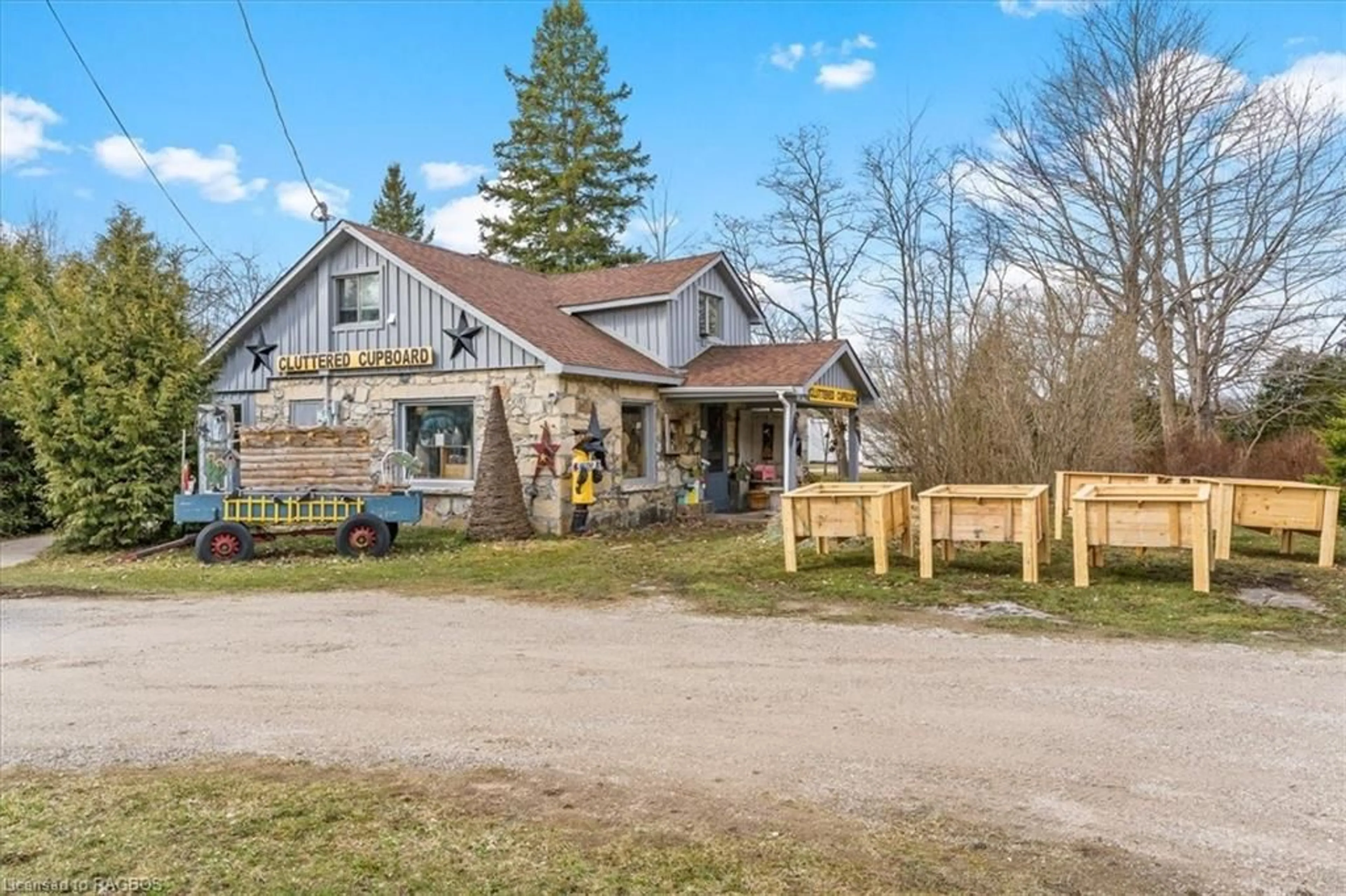 Cottage for 217 Highway 6, South Bruce Peninsula Ontario N0H 2T0
