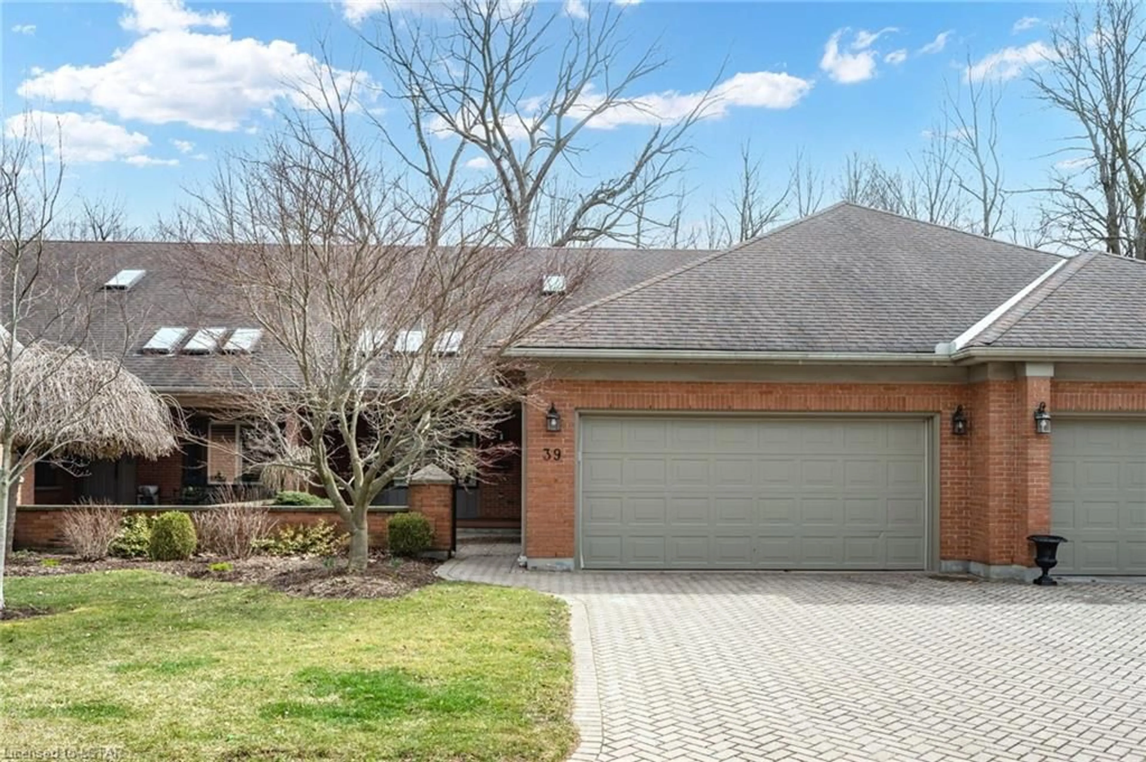 Home with brick exterior material for 40 Quinella Dr #39, London Ontario N6K 4K9