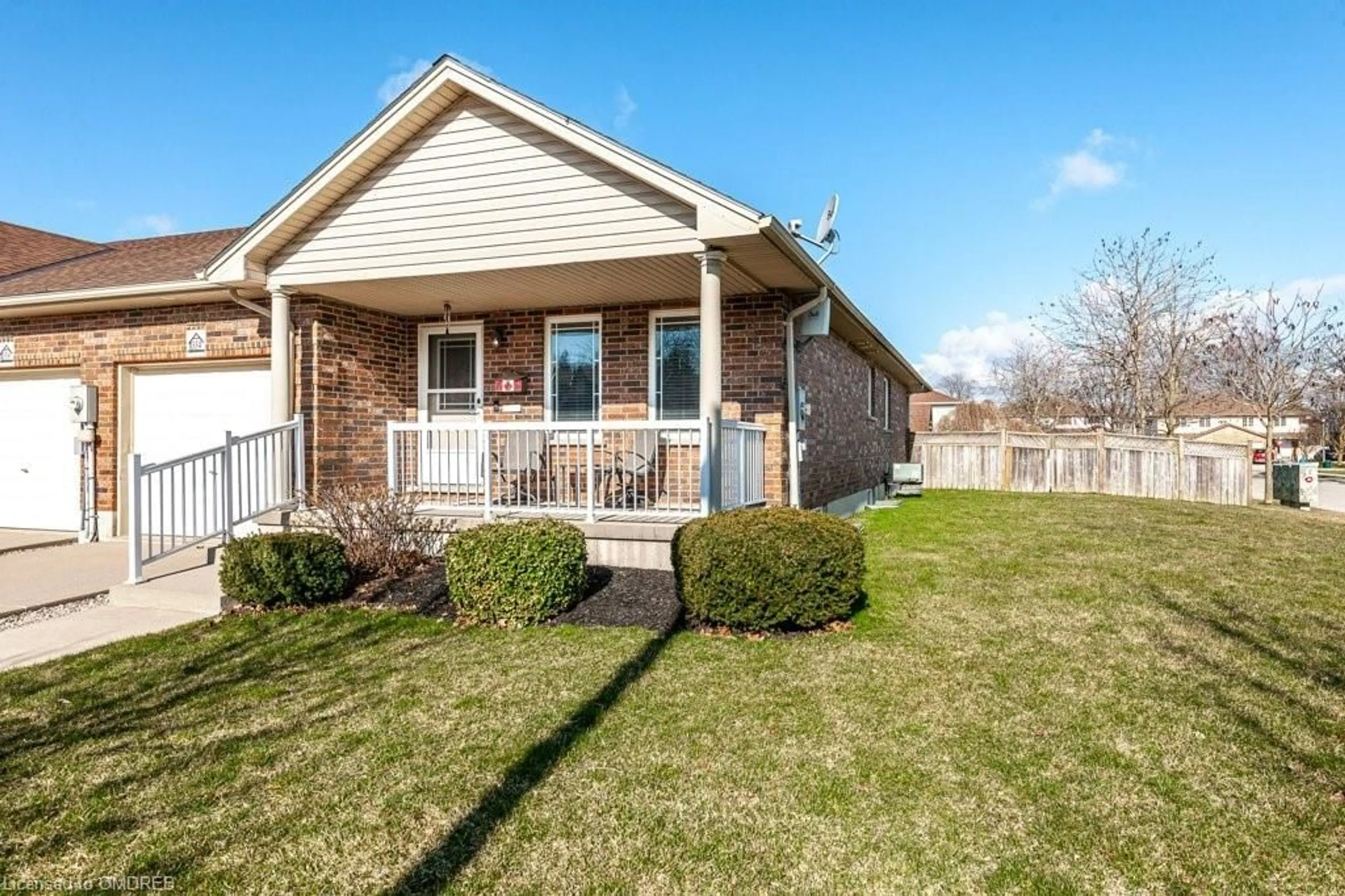Frontside or backside of a home for 334 Dufferin St, Stratford Ontario N5A 8B3