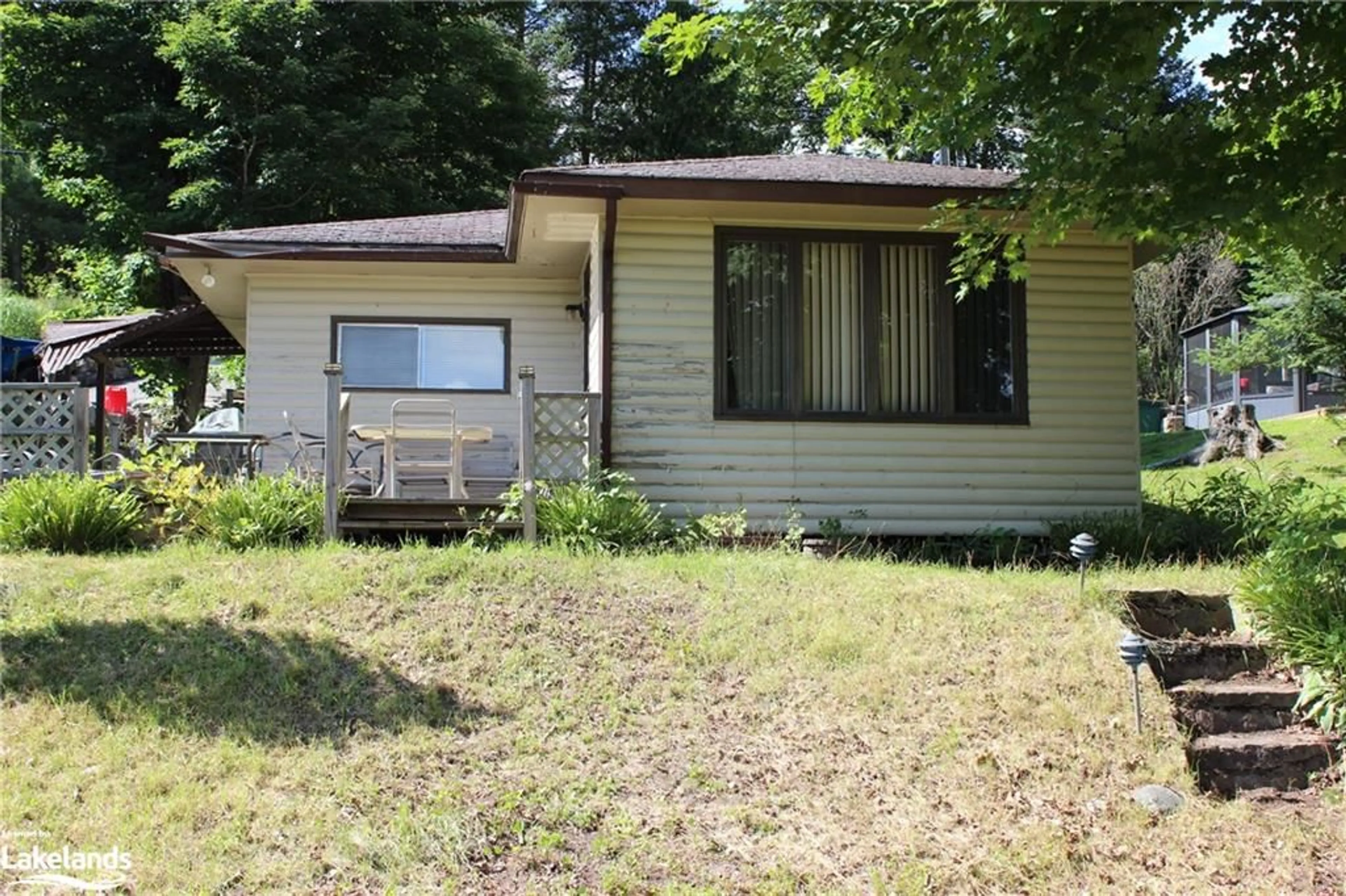 Frontside or backside of a home for 1030 Nectarine Lane, Minden Hills Ontario K0M 2K0