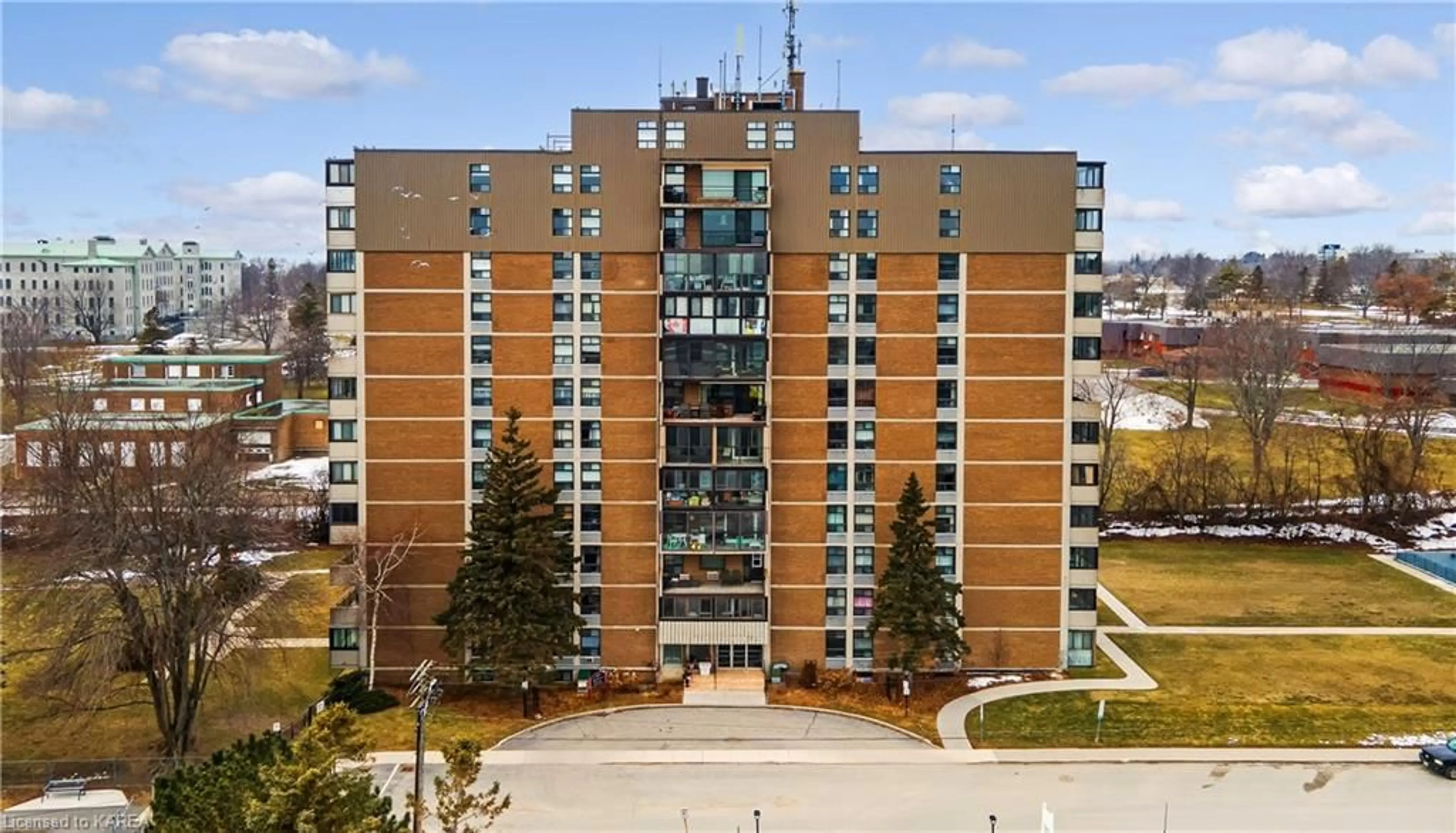 A pic from exterior of the house or condo for 2 Mowat Ave #1205, Kingston Ontario K7M 1K1