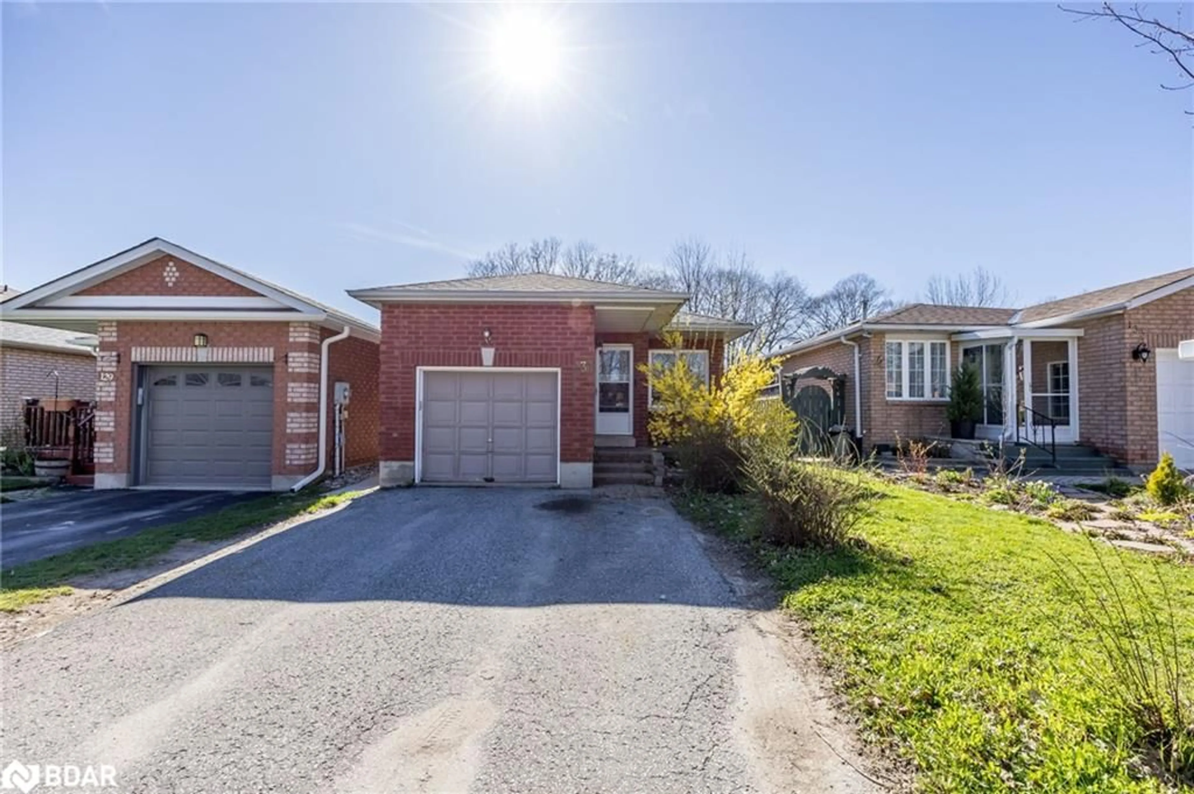 Home with brick exterior material for 131 Benson Dr, Barrie Ontario L4N 7Y4